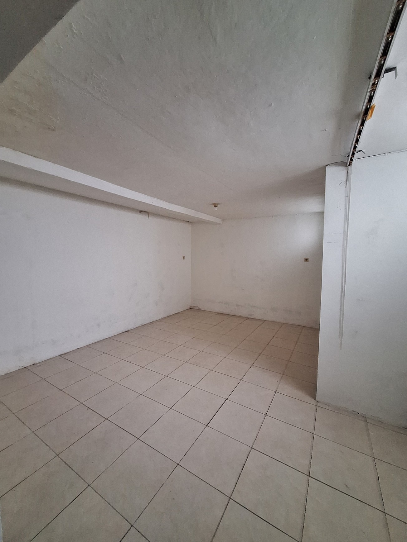 Rumah 3 Lantai Mewah Siap Huni Sudah SHM dengan Hunian Nyaman @Jakarta Selatan