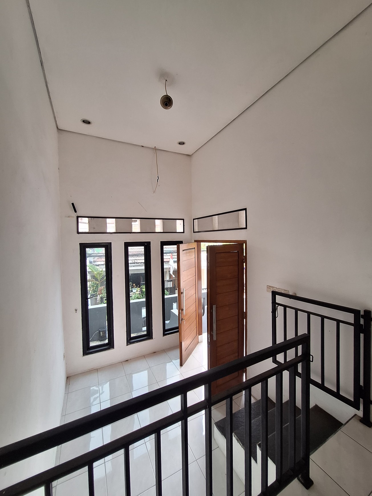 Rumah 3 Lantai Mewah Siap Huni Sudah SHM dengan Hunian Nyaman @Jakarta Selatan
