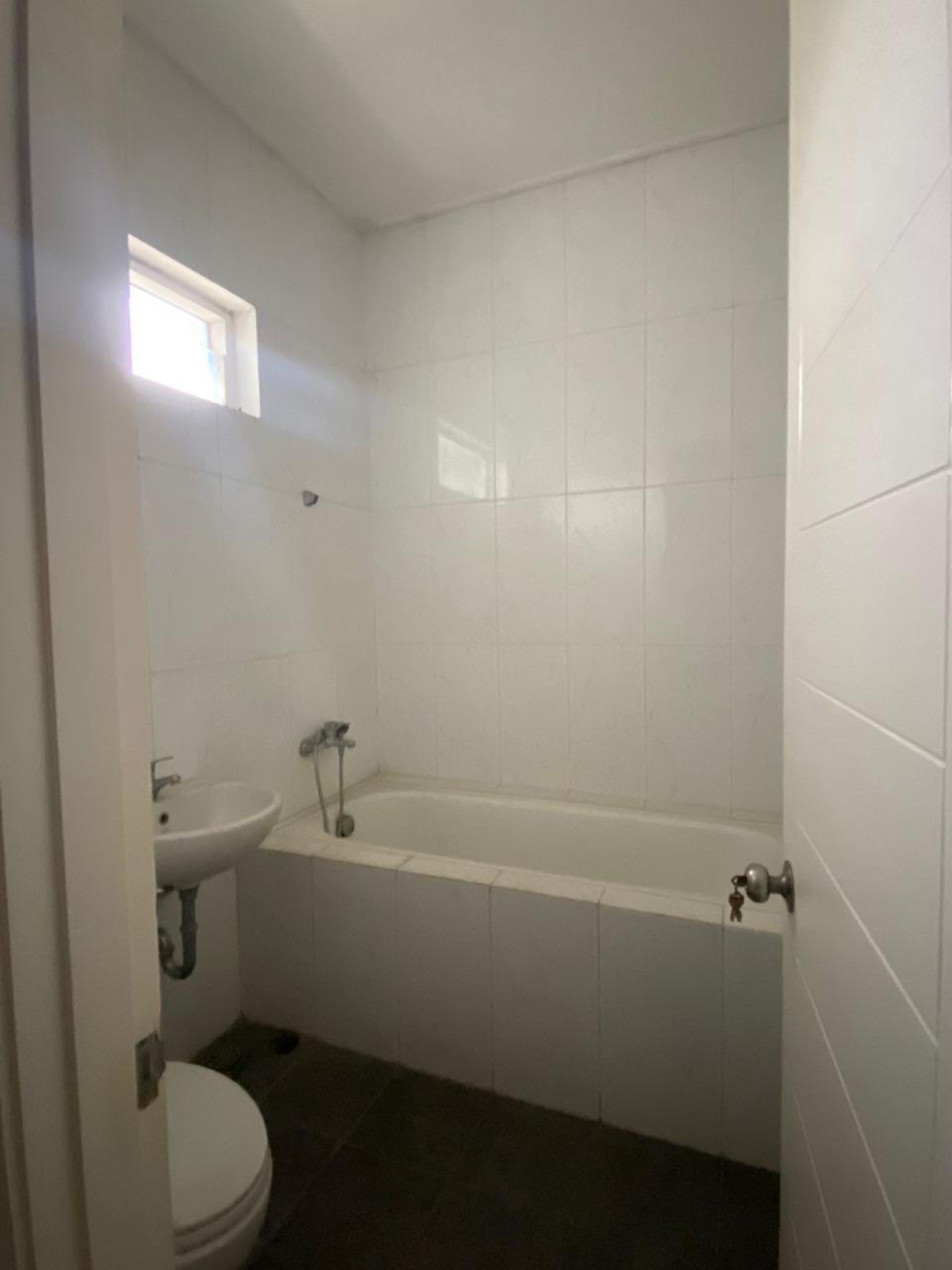 Rumah di Bintaro Sektor 9 2 Lantai Sudah SHM dalam Lingkungan Asri dan Nyaman.