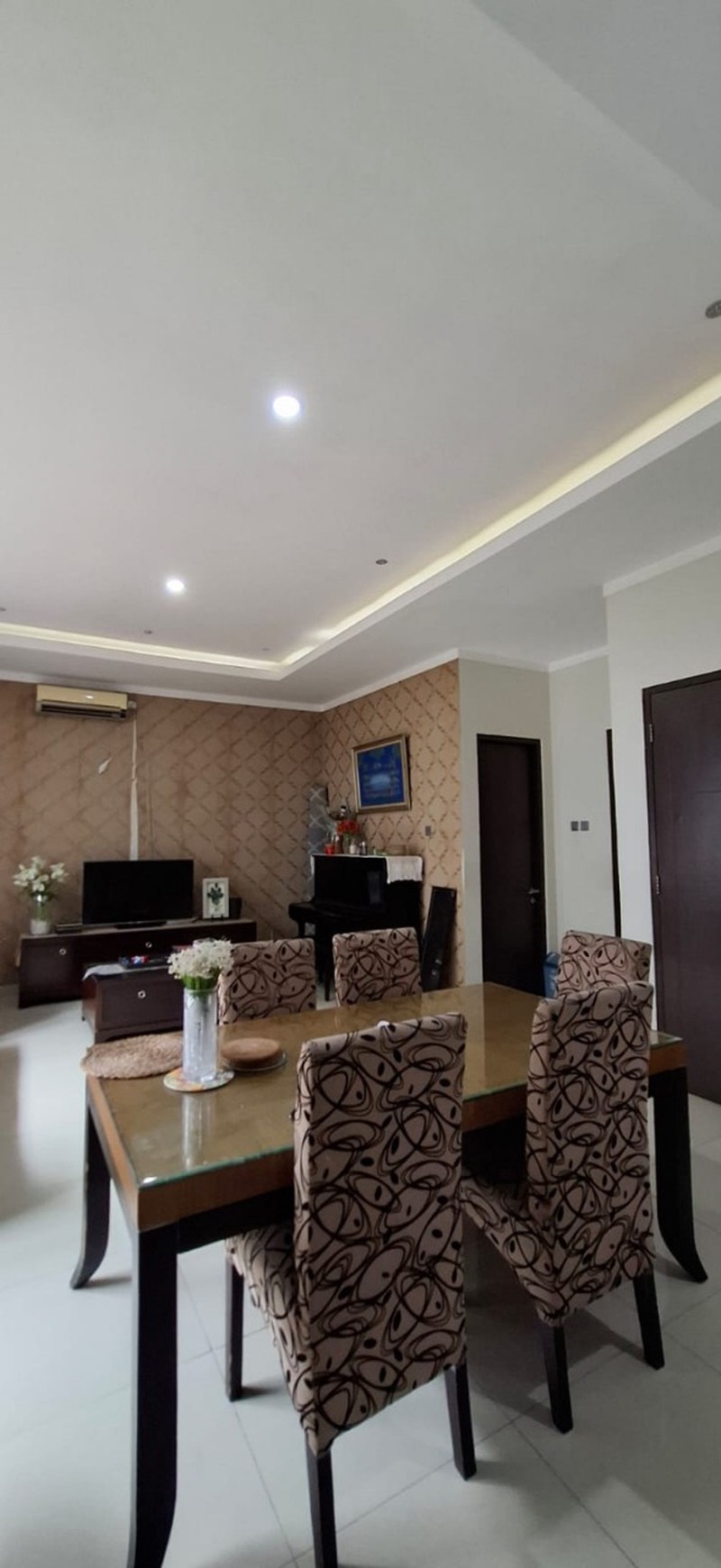 Rumah 1 garasi,2 carport,dalam cluster di Bintaro Jaya 7