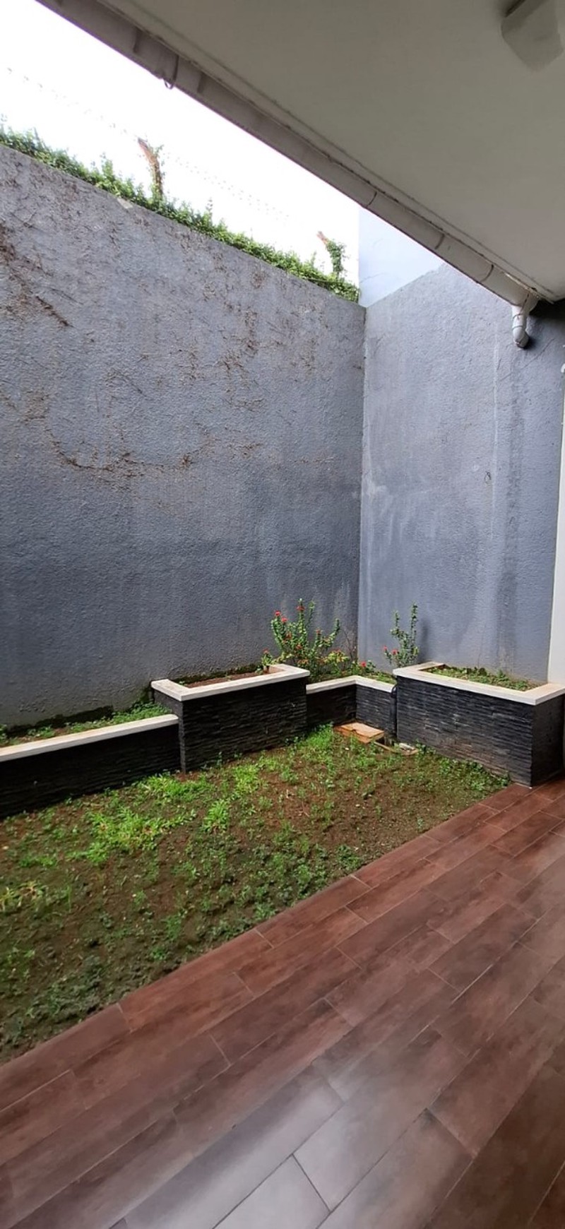 Rumah 1 garasi,2 carport,dalam cluster di Bintaro Jaya 7
