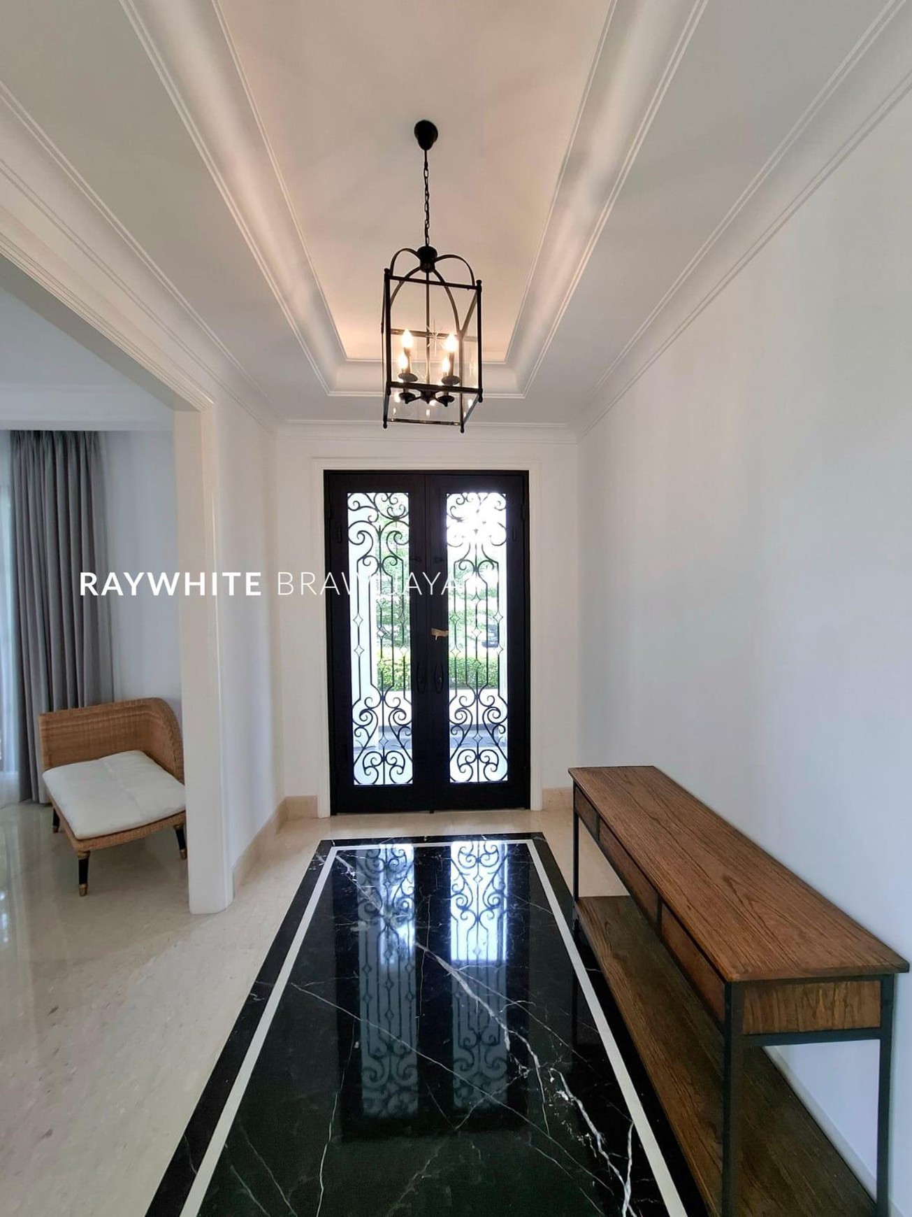 Rumah Siap Huni Model American Classic Area Cipete Fatmawati