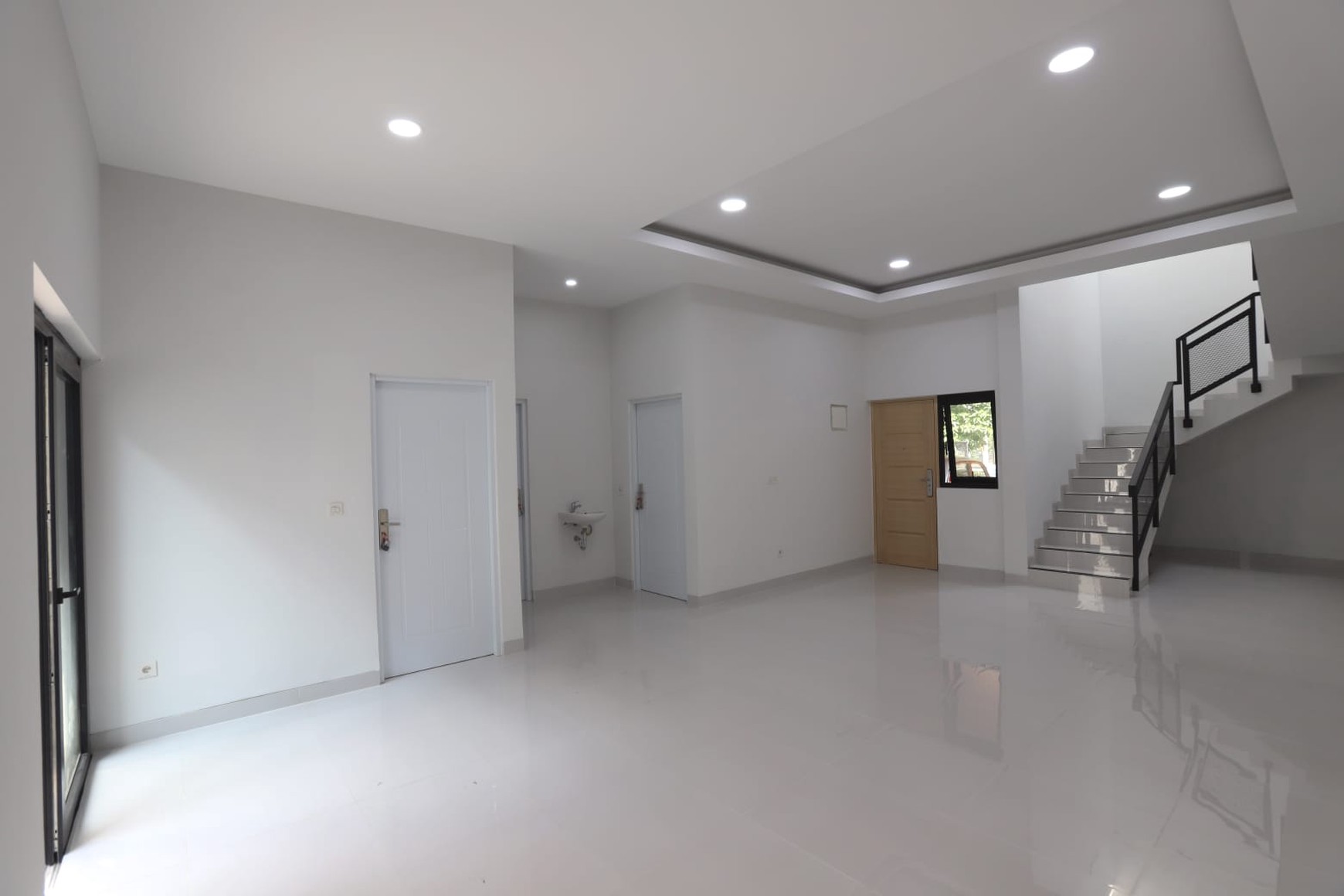 Rumah Baru 2 Lantai di Graha Raya Hadap Taman Barat Laut design and build oleh arsitek ternama