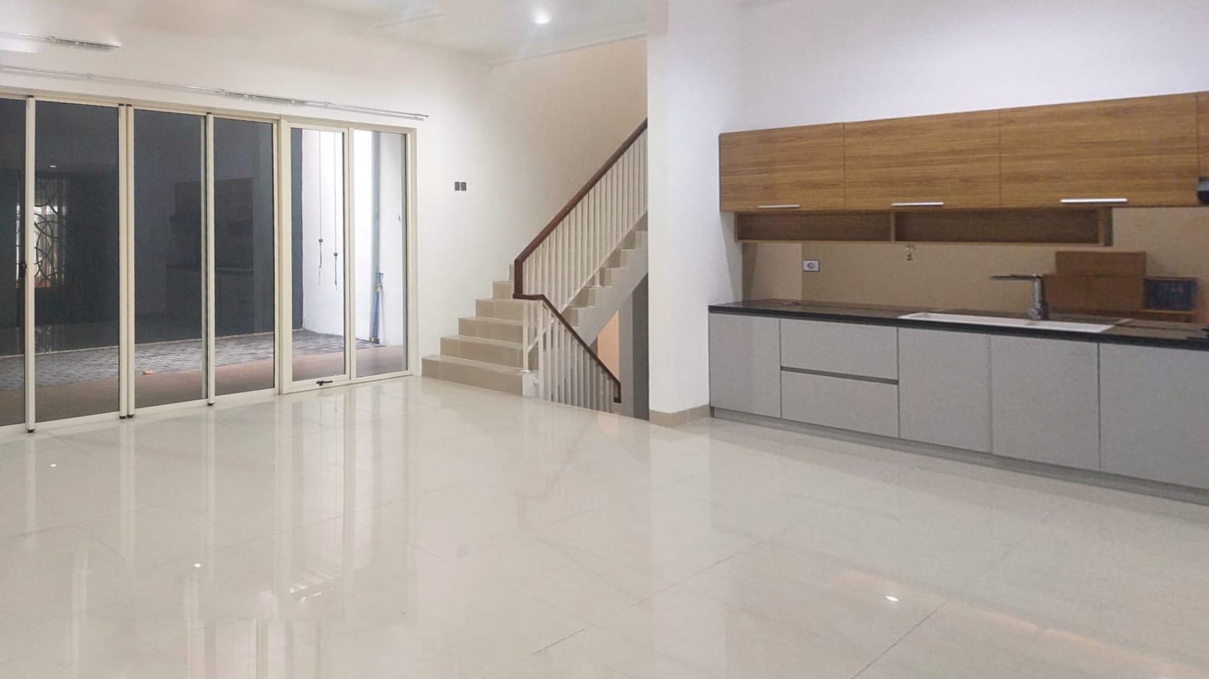 Rumah 2 lantai ,jalan lebar di Bintaro Jaya 7