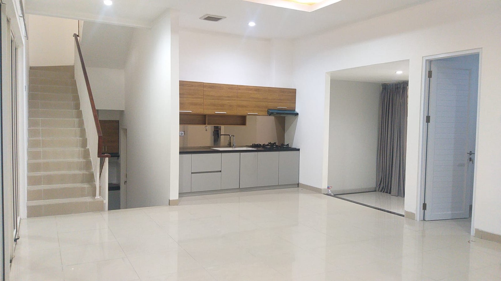 Rumah 2 lantai ,jalan lebar di Bintaro Jaya 7