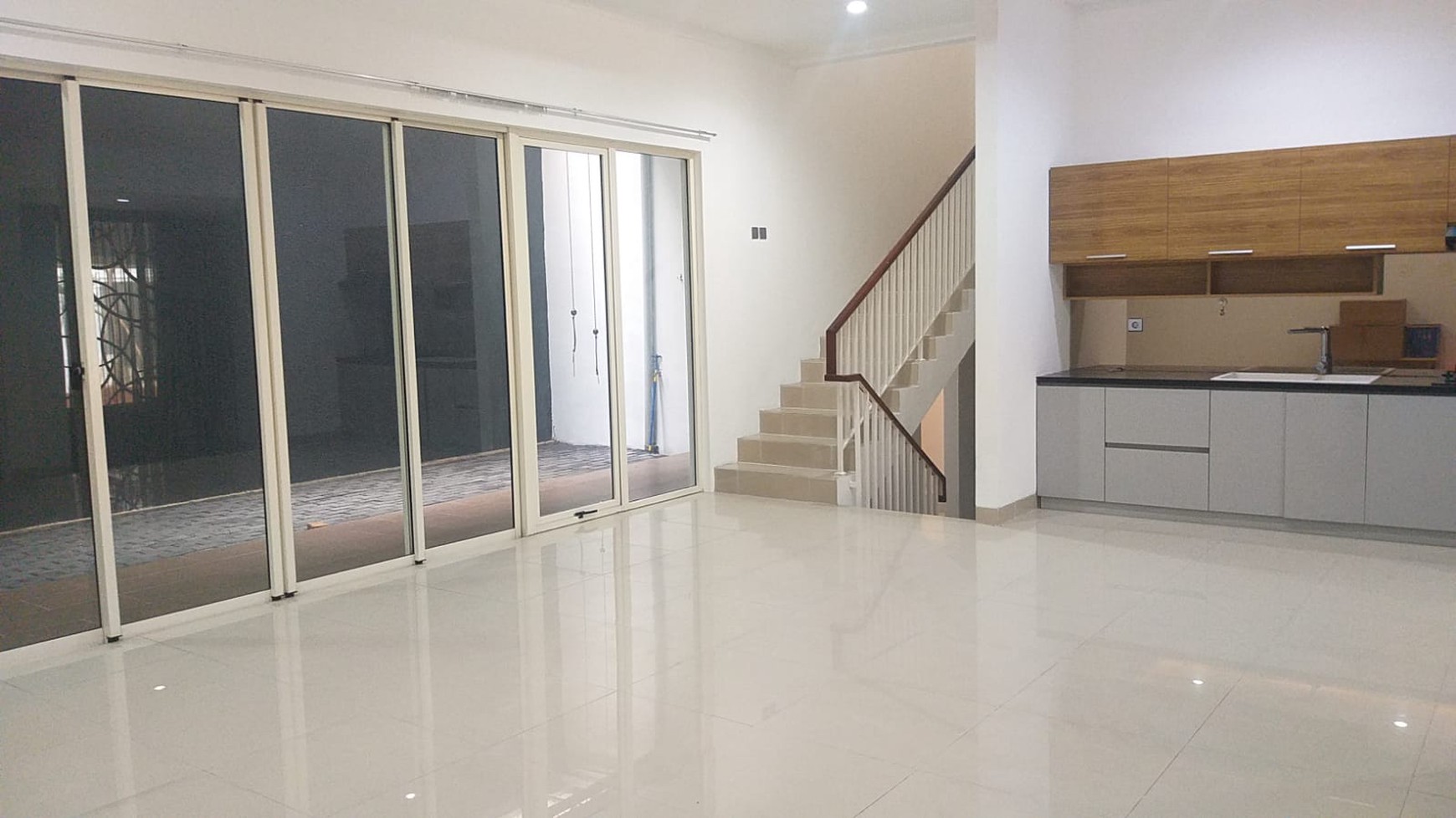 Rumah 2 lantai ,jalan lebar di Bintaro Jaya 7