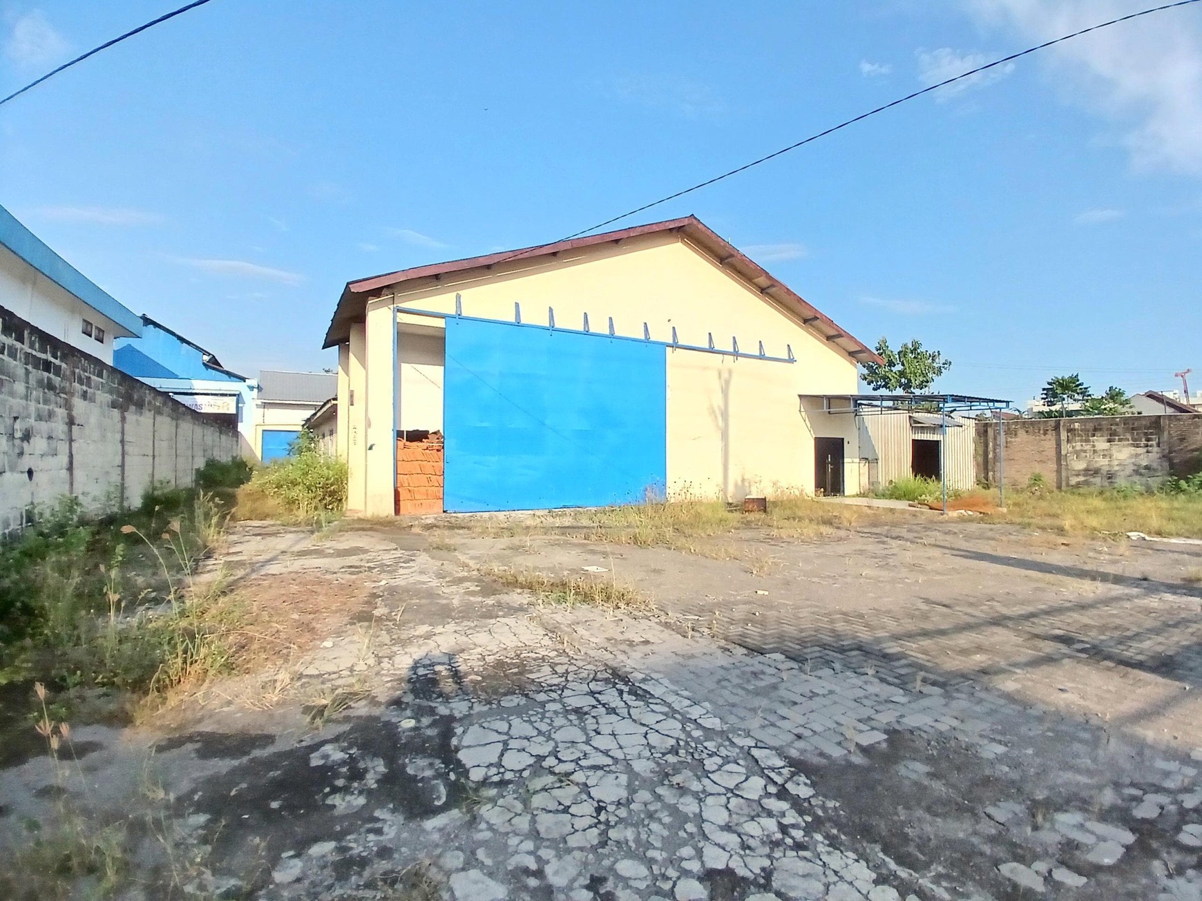 Disewakan Gudang 1397 meter Persegi Lokasi Strategis Dekat Pasar STAN Maguwoharjo Depok Sleman