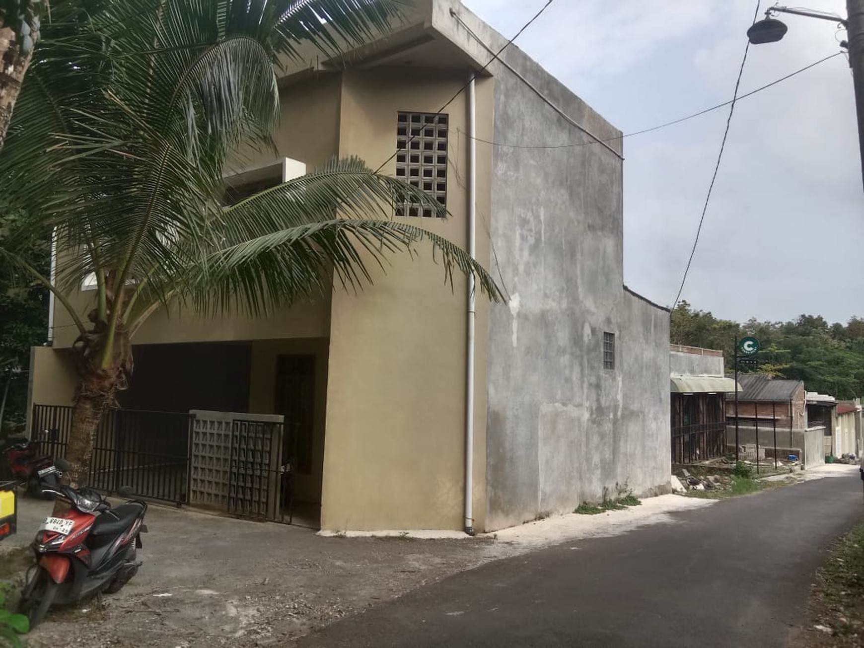 Rumah Tinggal 2 Lantai Semi Furnish Lokasi Balecatur Gamping Sleman 