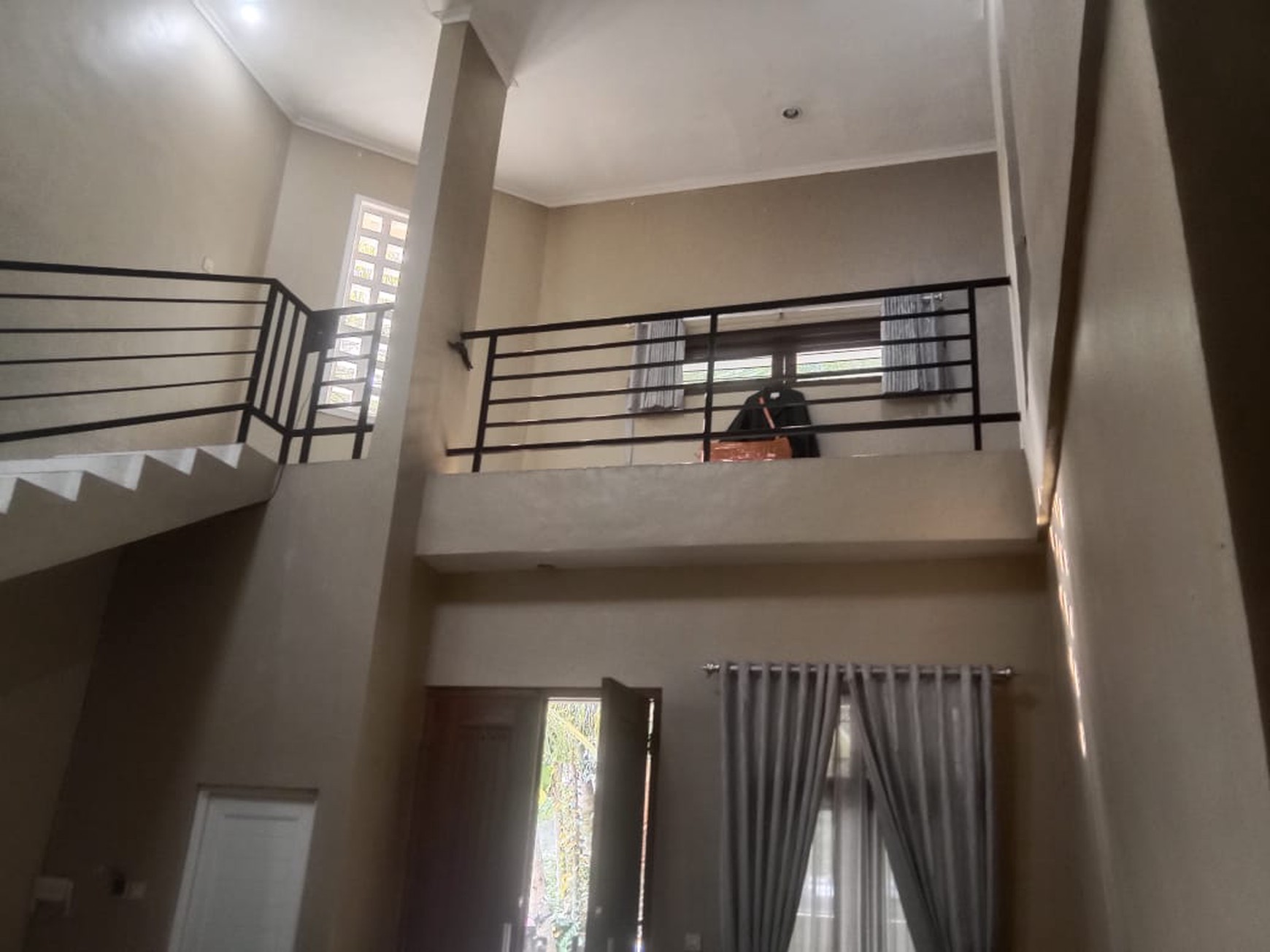 Rumah Tinggal 2 Lantai Semi Furnish Lokasi Balecatur Gamping Sleman 