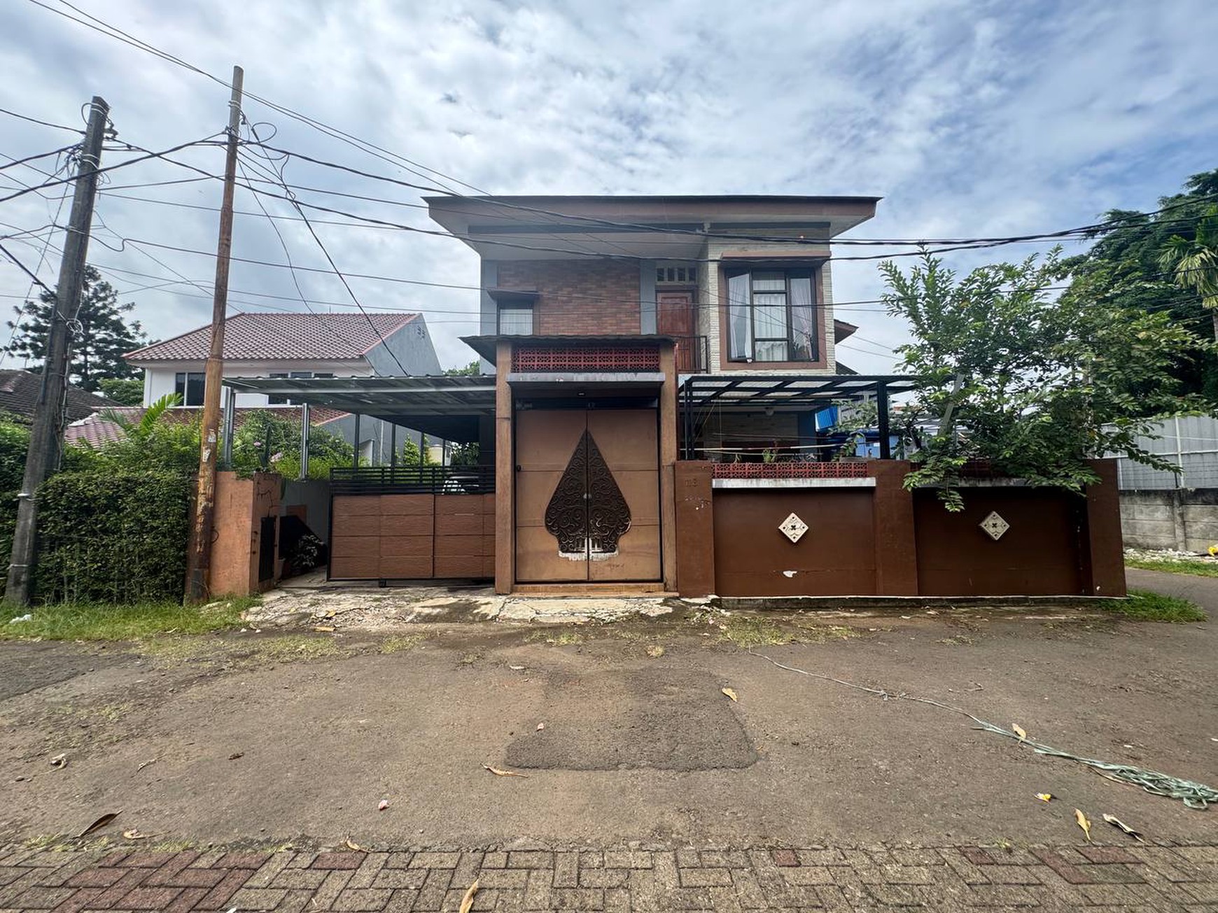 Lebak bulus cirendeu poncol luas 150 rumah hoek dekat ke mrt