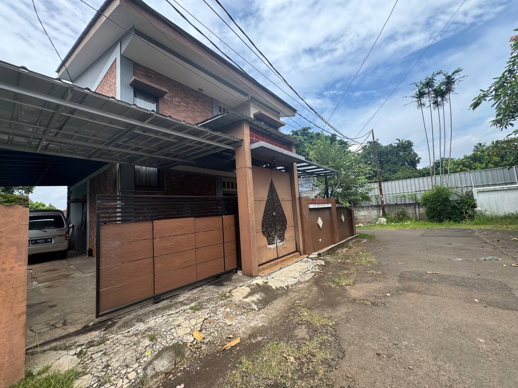 Lebak bulus cirendeu poncol luas 150 rumah hoek dekat ke mrt