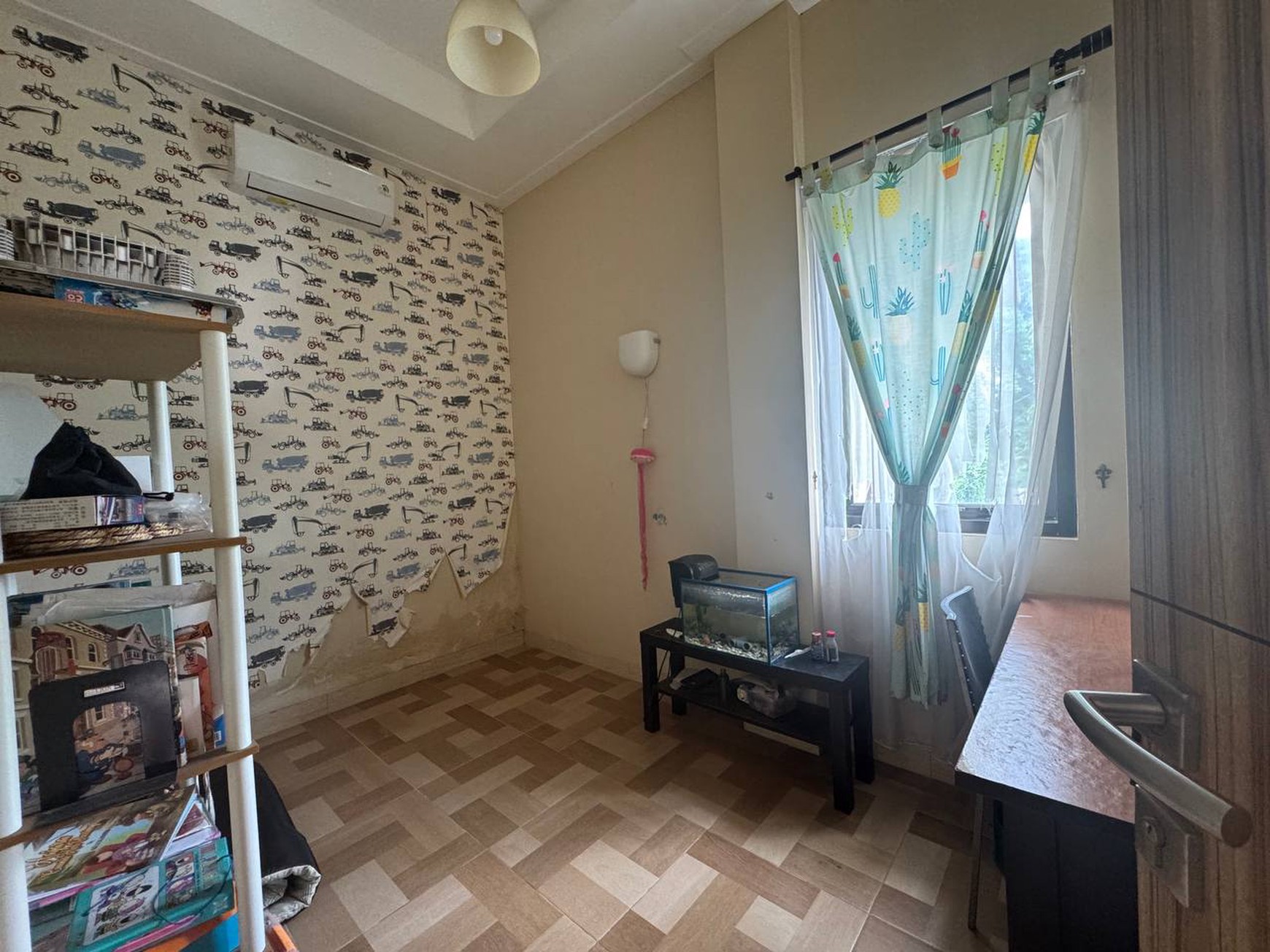 Lebak bulus cirendeu poncol luas 150 rumah hoek dekat ke mrt