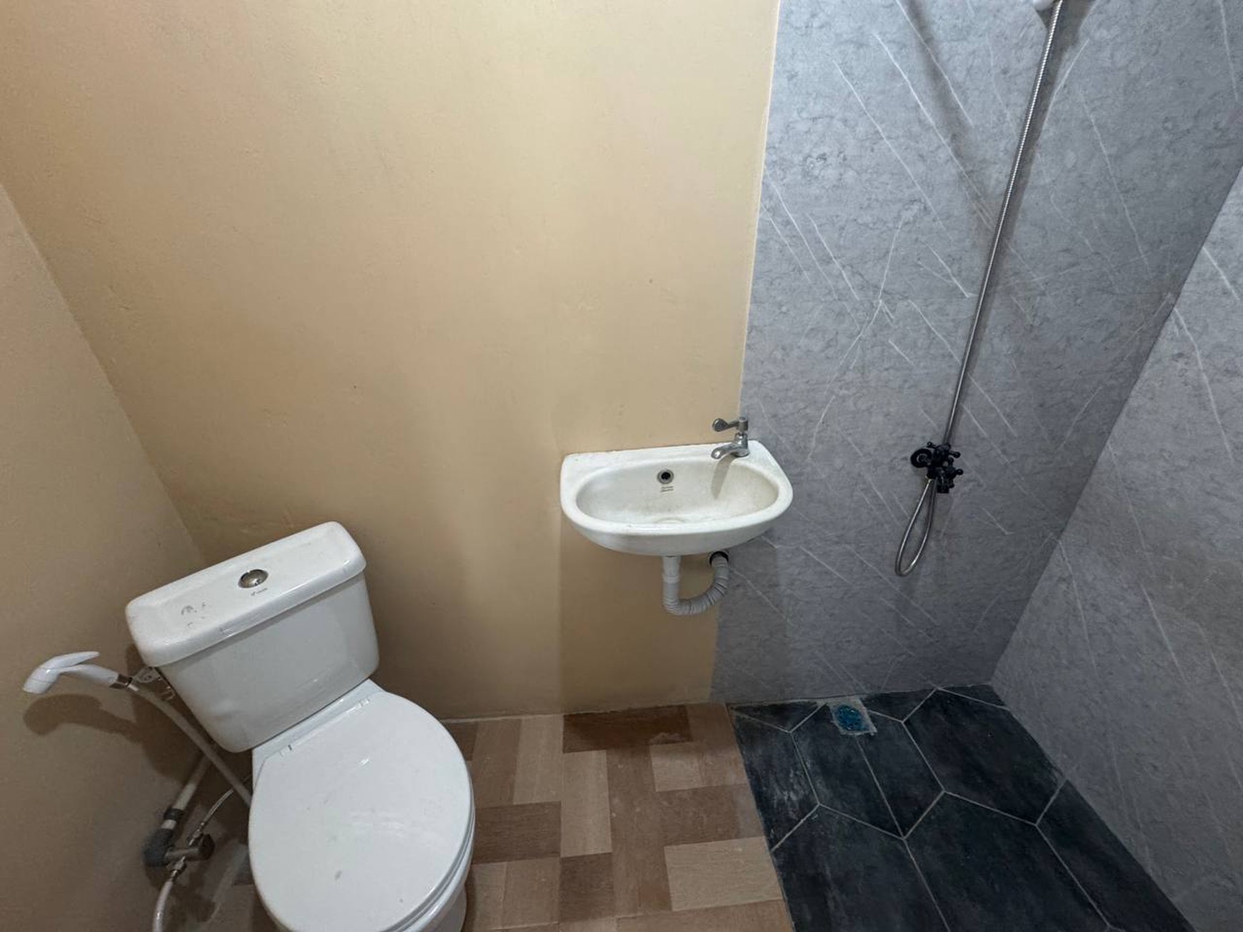 Lebak bulus cirendeu poncol luas 150 rumah hoek dekat ke mrt