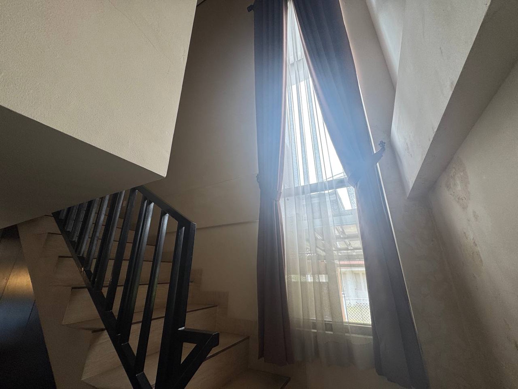 Lebak bulus cirendeu poncol luas 150 rumah hoek dekat ke mrt