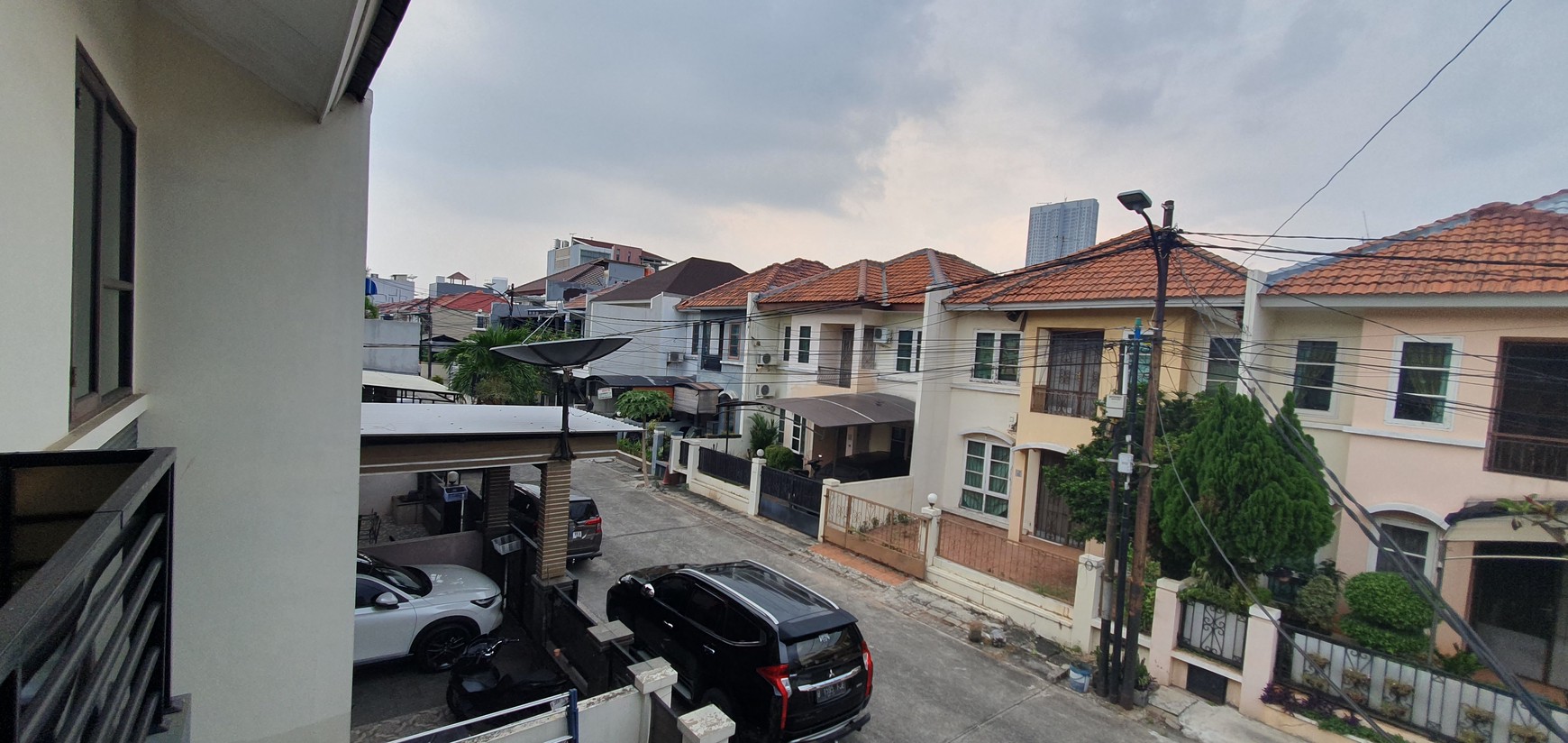Rumah Gading Arcadia lebar 6, modern minimalis, fully renovated, di kompleks yang rapih dan tenang di Kelapa Gading