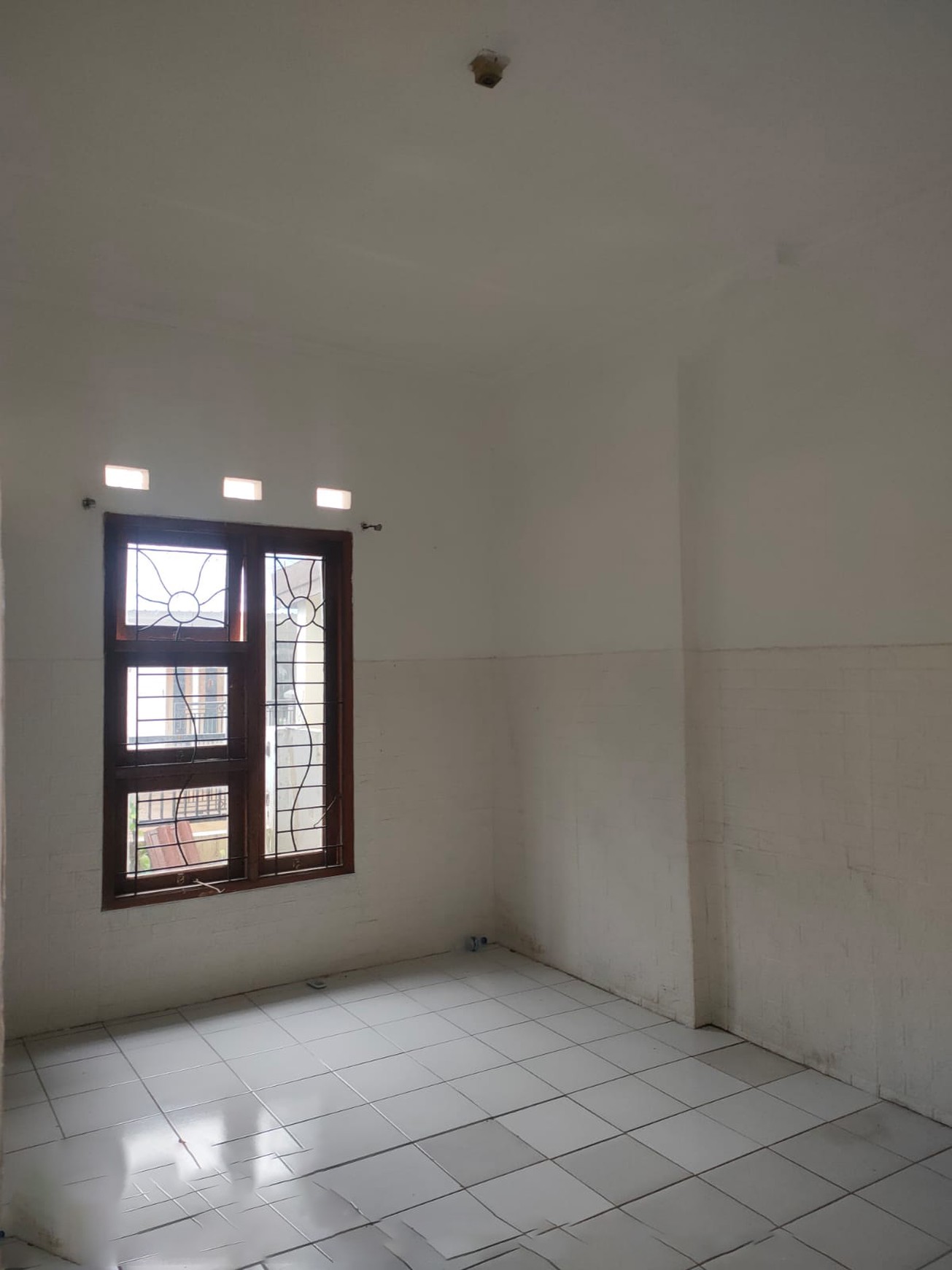 Rumah Siap Huni SHM Lokasi Strategis 10 Menit ke Stasiun Depok Lama