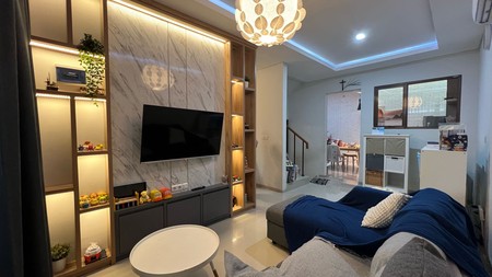 Rumah 2 lantai,dalam cluster di Graha Raya