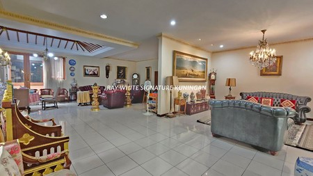 Rumah Luas & Siap Huni Lokasi Premium di Jl. Patiunus Kebayoran Baru
