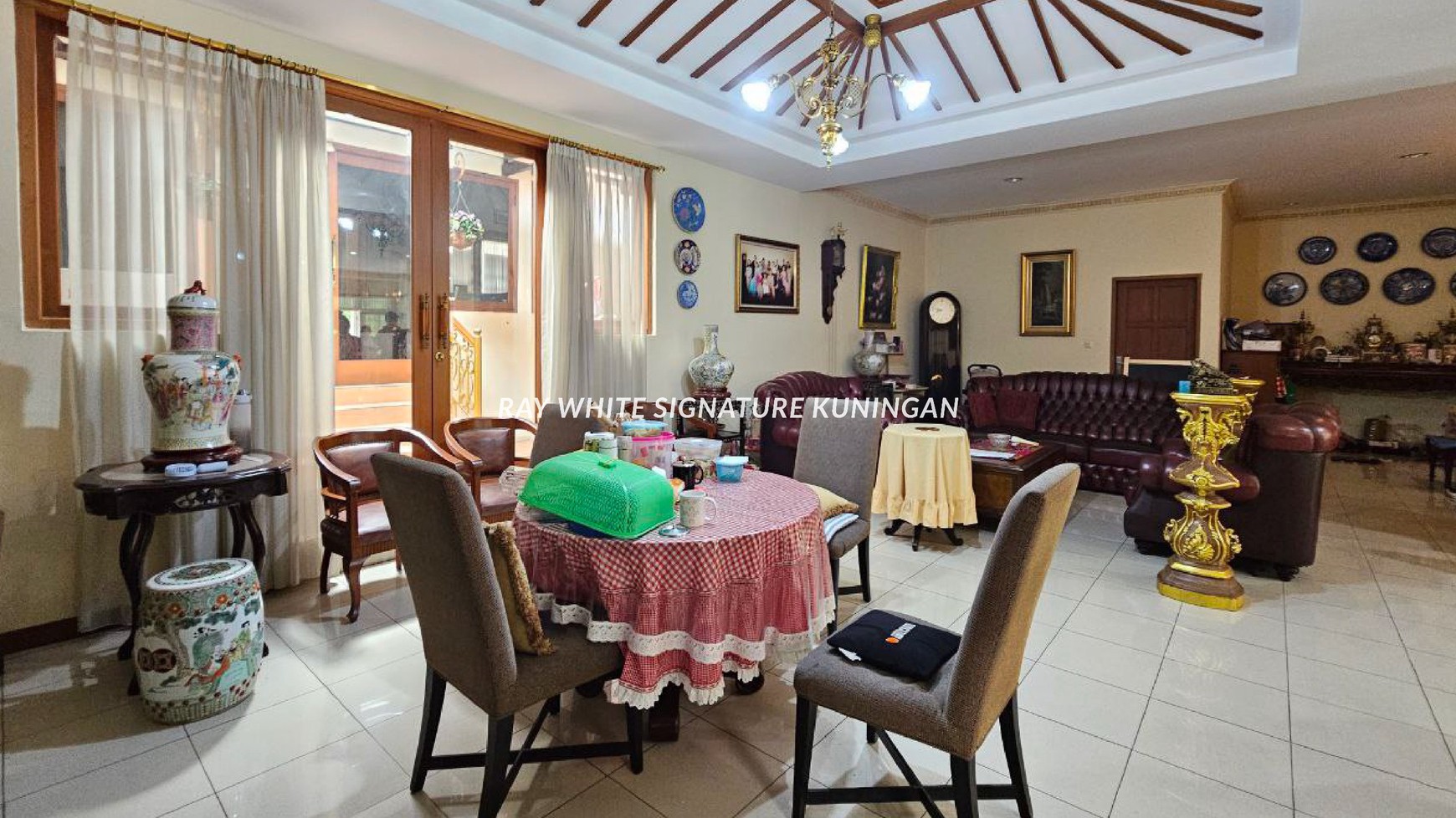 Rumah Luas & Siap Huni Lokasi Premium di Jl. Patiunus Kebayoran Baru