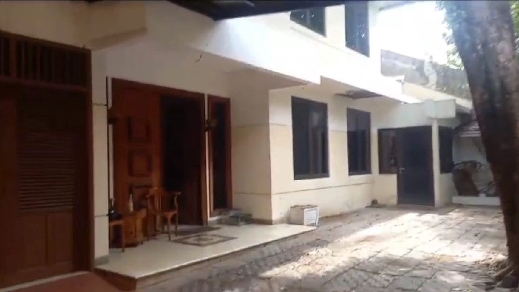 Rumah 3,5 lantai, lokasi elite, strategis, jl. Ubud, Kuningan, Jakarta Selatan