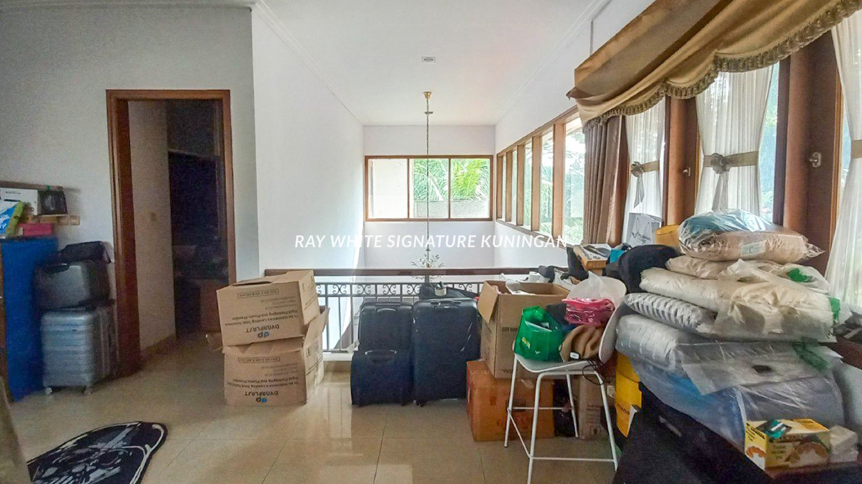 Rumah Lama Layak Huni Nuansa Bali dalam Town House di Lebak Bulus III