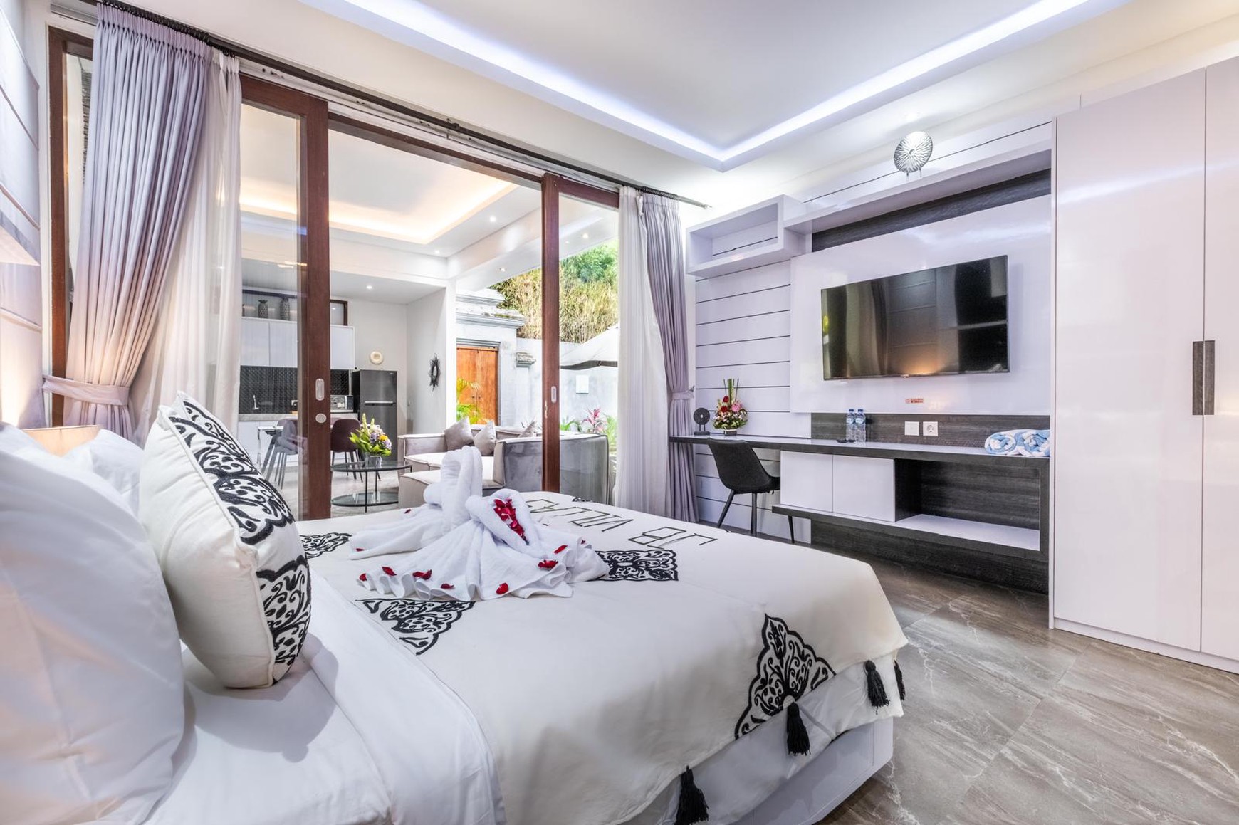 Leasehold Villa 2 Bedrooms In Heart Seminyak
