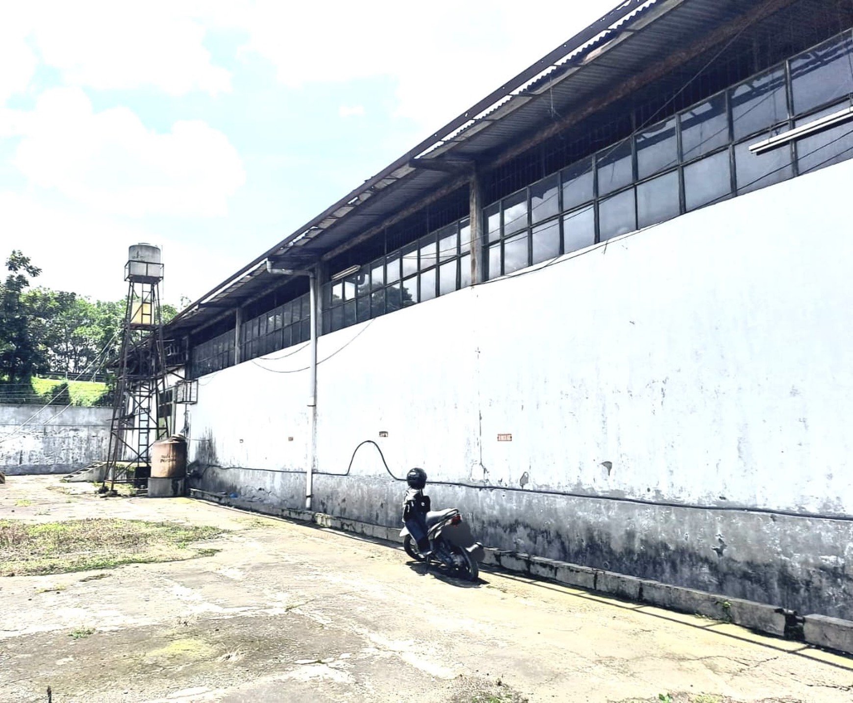 GUDANG STRATEGIS MOCH TOHA, DAYEUHKOLOT, BANDUNG, DEKAT PINTU TOL, COCOK UNTUK KANTOR, GUDANG LOGISTIK