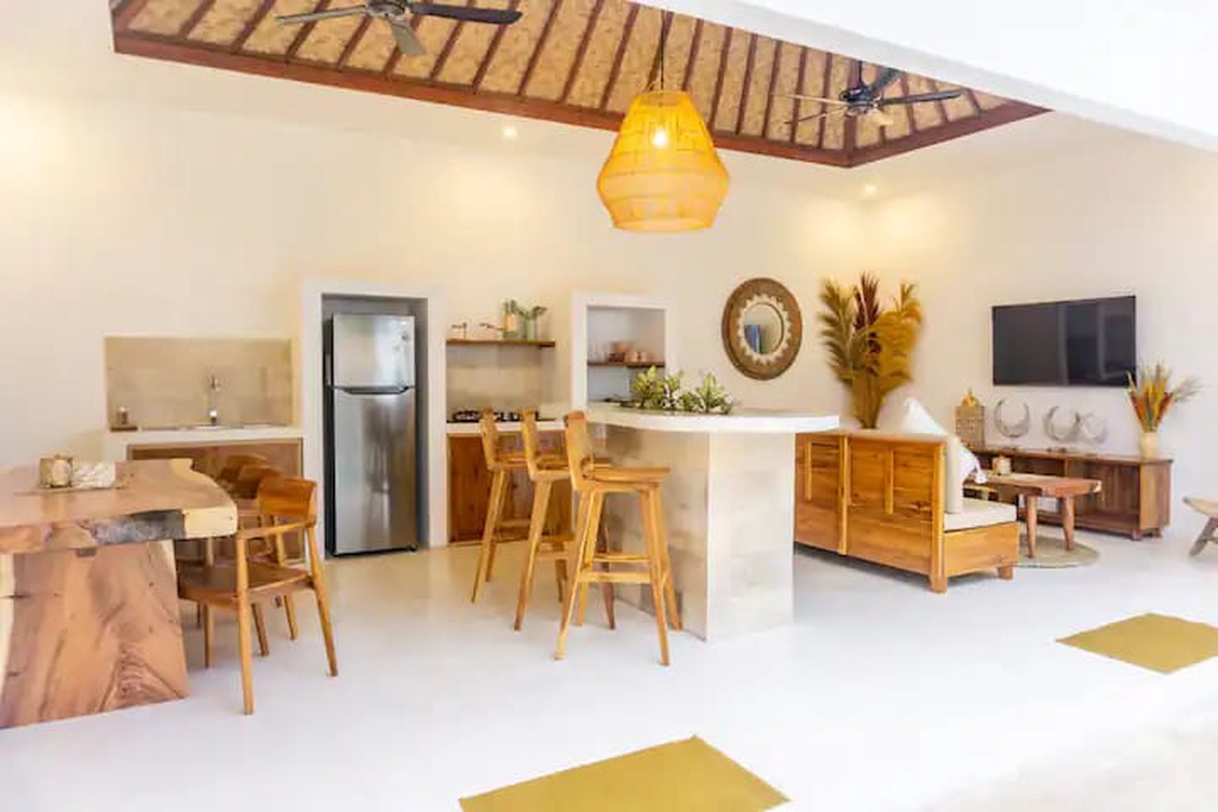  Charming 2-Bedroom Leasehold Villa for Sale in Ubud - Serene Rice Field Views