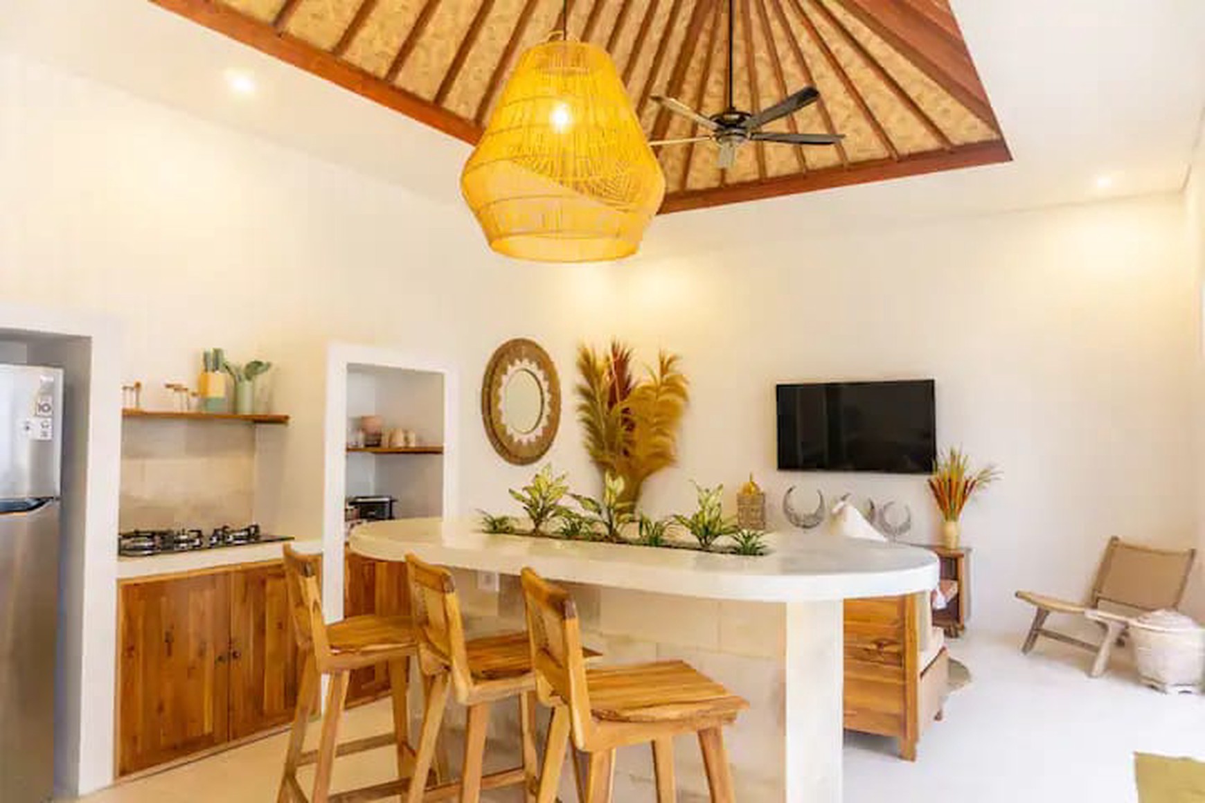  Charming 2-Bedroom Leasehold Villa for Sale in Ubud - Serene Rice Field Views
