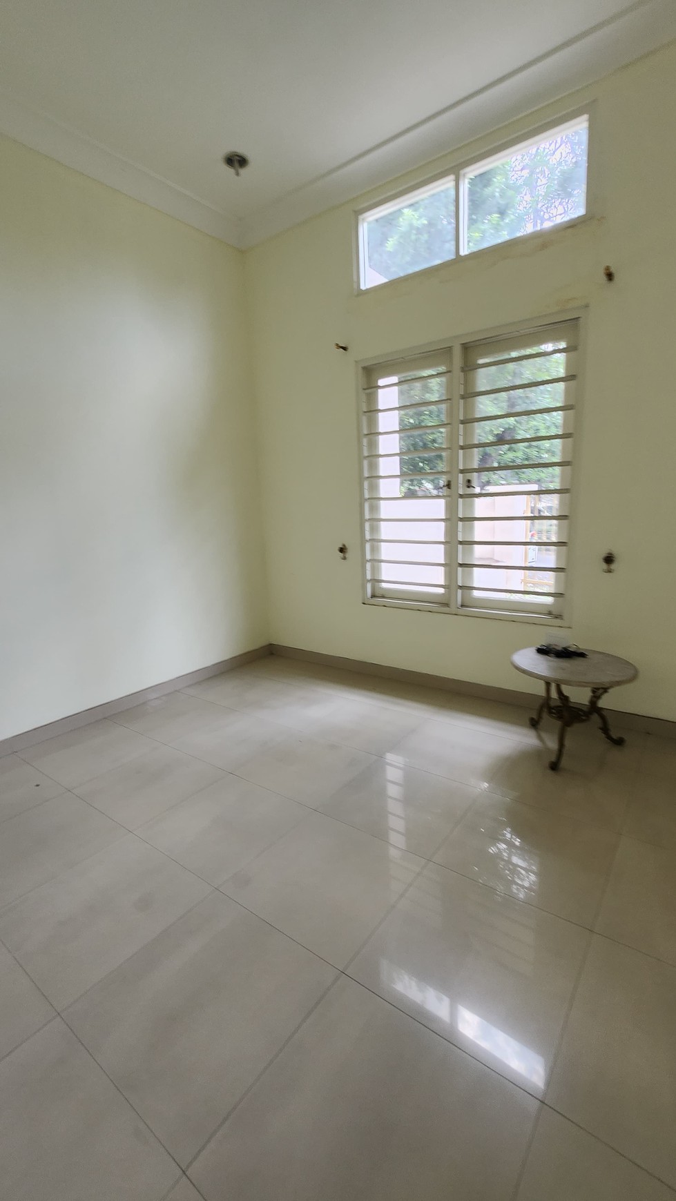 Disewakan Rumah 1 lantai Nol Jalan RAYA KEMBAR A Yani Residence Surabaya Selatan