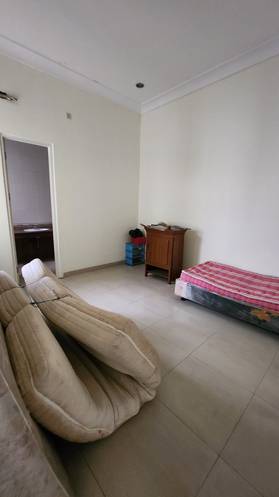 Disewakan Rumah 1 lantai Nol Jalan RAYA KEMBAR A Yani Residence Surabaya Selatan