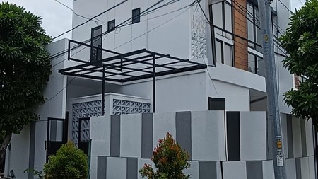 Dijual Rumah 2 lantai di Perumahan Gading Pantai Surabaya