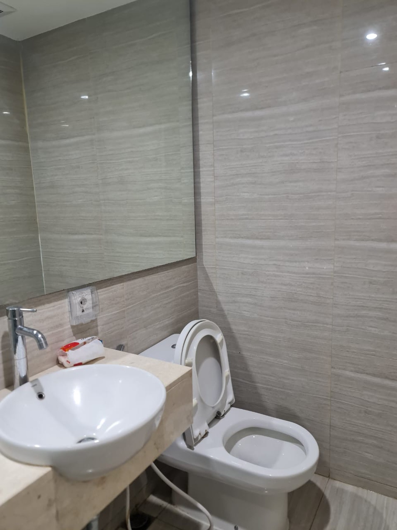 Disewakan Apartemen La Riz Mansion Pakuwon Mall Tipe 3 Bedroom Full Furnished - Lantai 8 Best View