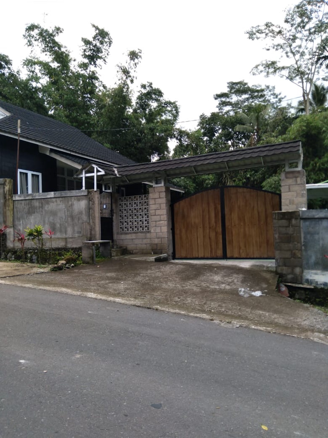 Rumah Tinggal semi Furnish 942 Meter Persegi Diarea Wisata Kaliurang Girikerto Turi Sleman