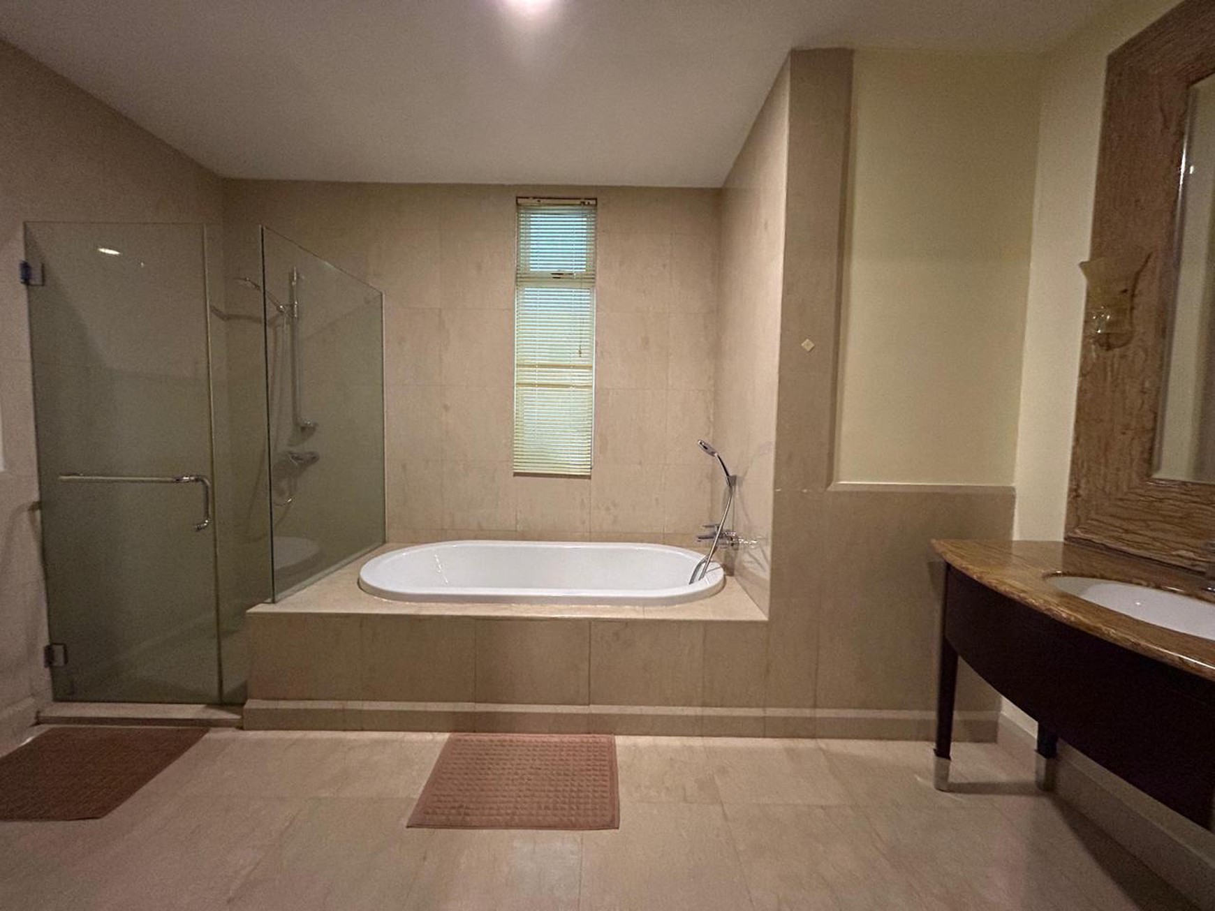 DIJUAL APARTEMEN DI PAKUBUWONO VIEW Redwood