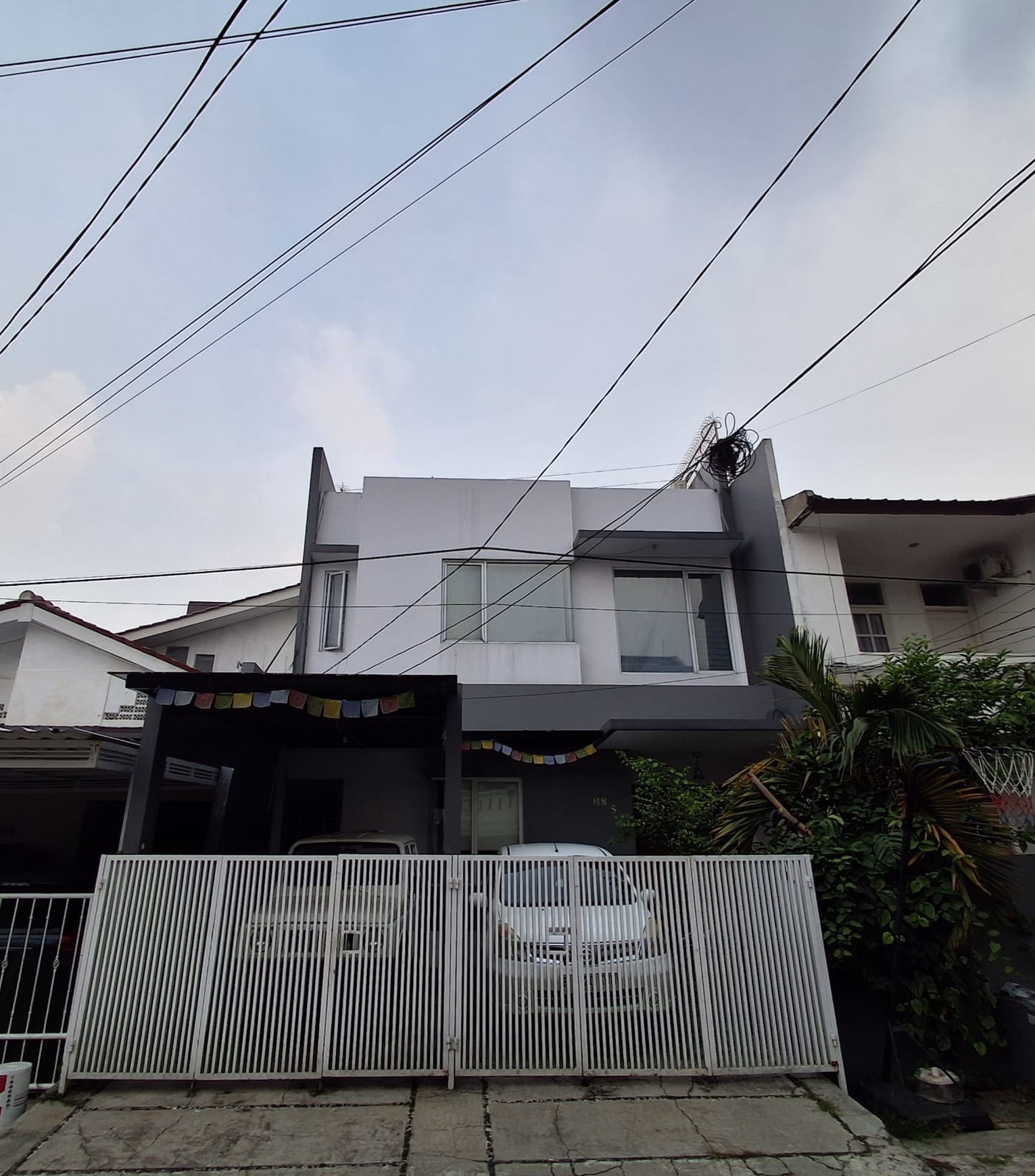 DIJUAL RUMAH SIAP HUNI 2 LANTAI BONA INDAH - lokasi STRATEGIS.