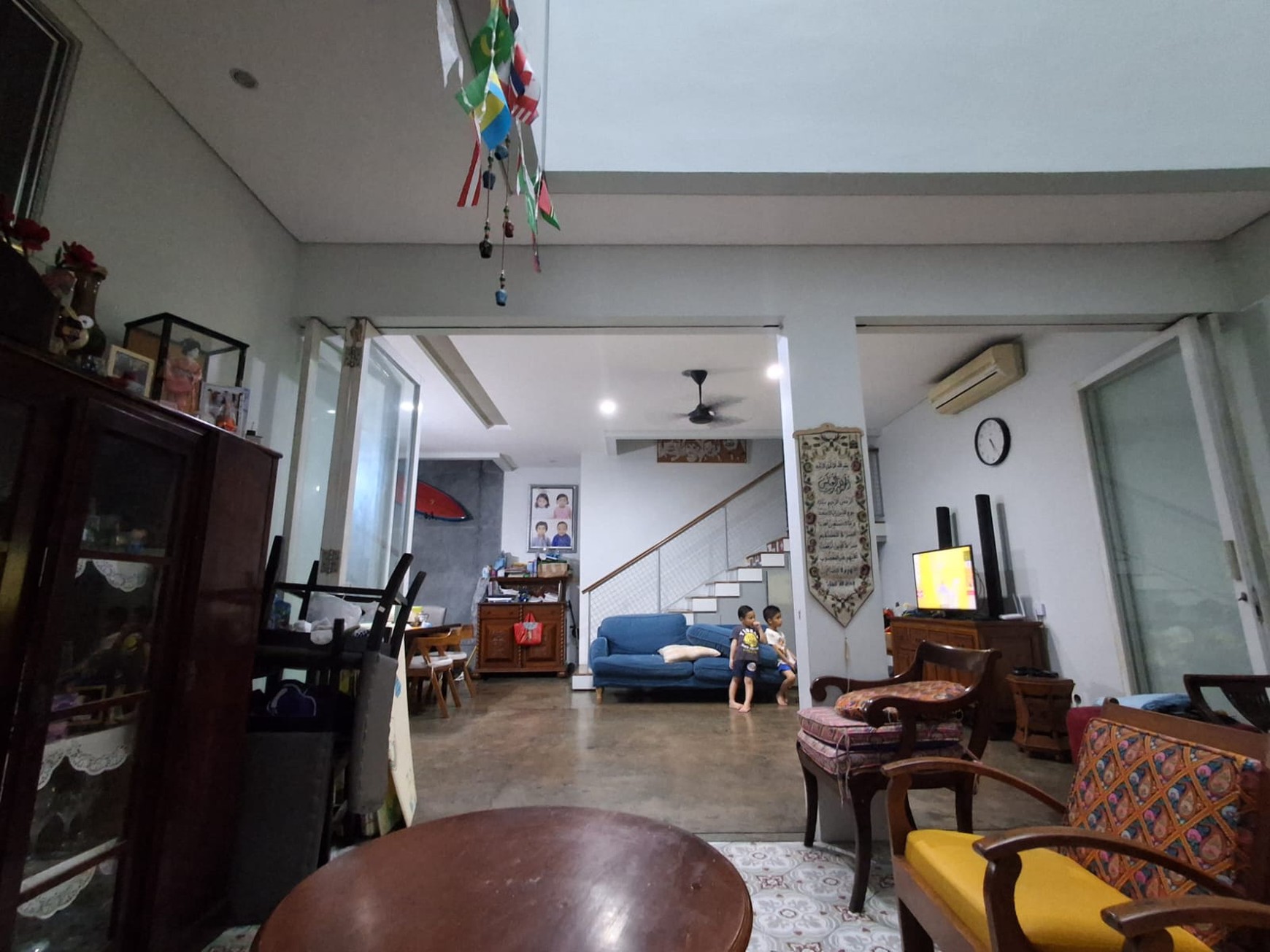 DIJUAL RUMAH SIAP HUNI 2 LANTAI BONA INDAH - lokasi STRATEGIS.