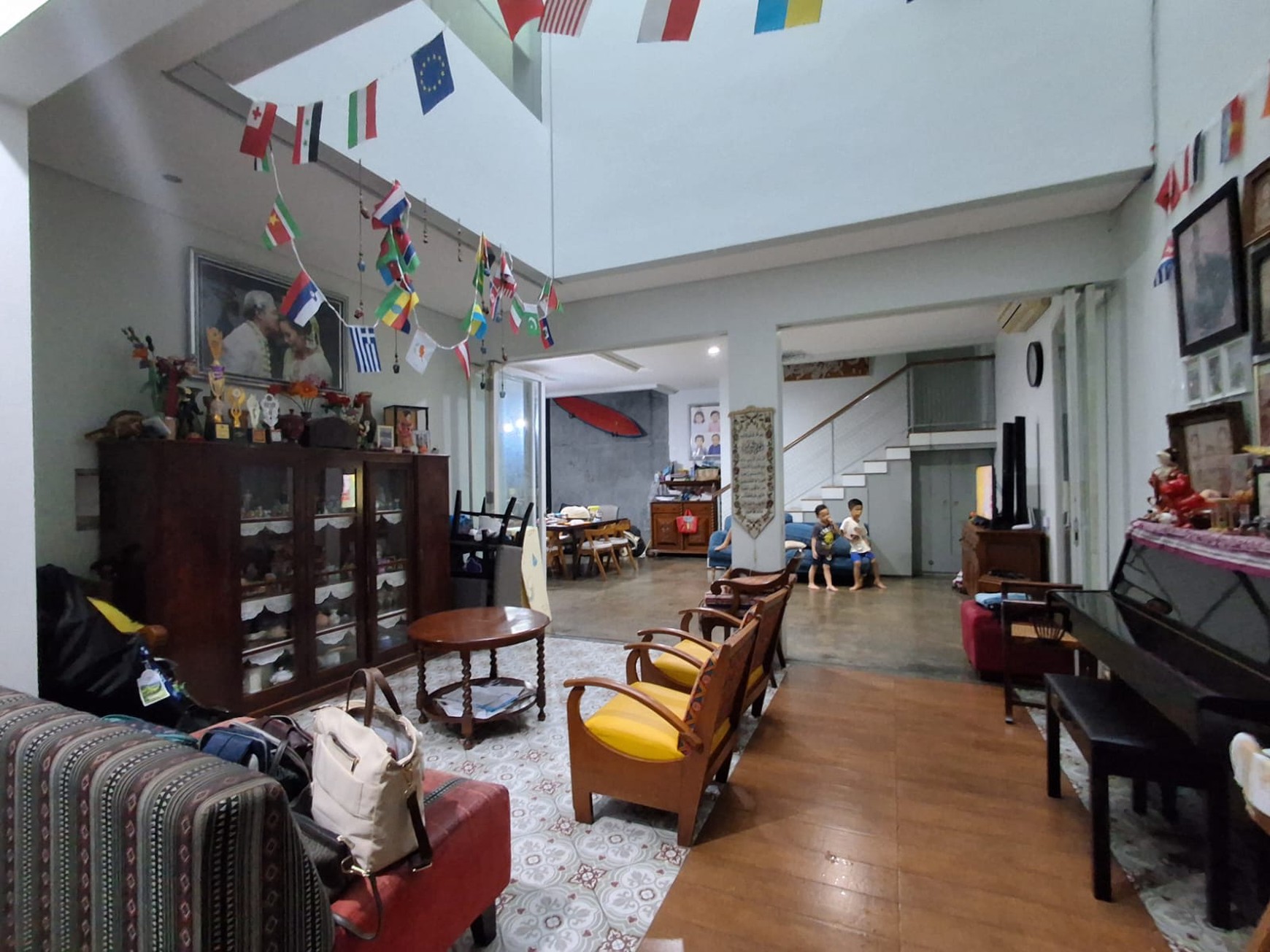DIJUAL RUMAH SIAP HUNI 2 LANTAI BONA INDAH - lokasi STRATEGIS.