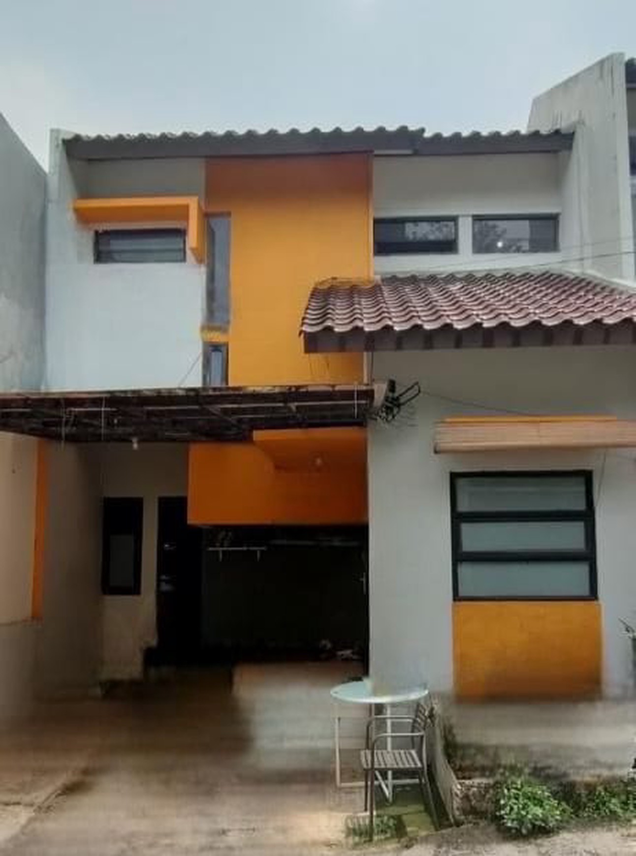 DIJUAL RUMAH 2 Lt. HARGA DIBAWAH PASARAN Lokasi STRATEGIS - di Pangkalan Jati