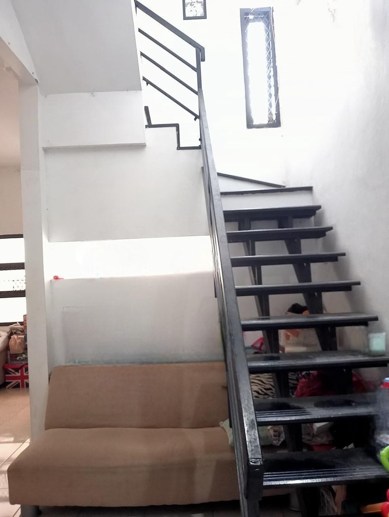 DIJUAL RUMAH 2 Lt. HARGA DIBAWAH PASARAN Lokasi STRATEGIS - di Pangkalan Jati