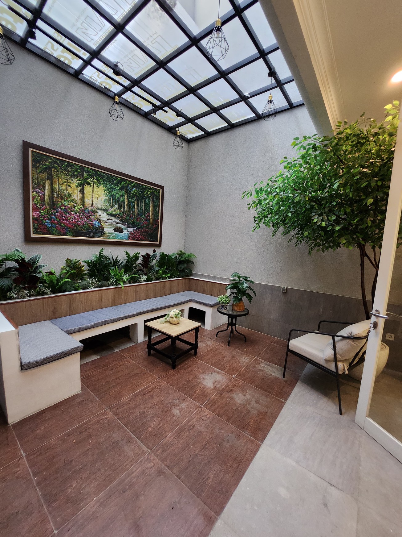 Dijual Rumah Baru Renovasi Furnish Pakuwon Ritz Embassy Surabaya