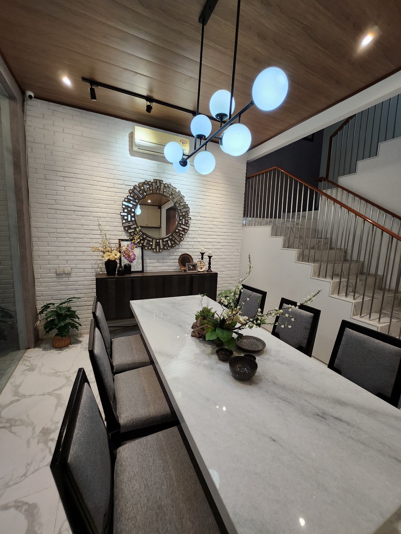 Dijual Rumah Baru Renovasi Furnish Pakuwon Ritz Embassy Surabaya