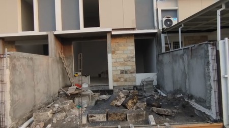 Rumah Modern Minimalis SHM Medayu Utara - Dekat UPN & MERR. Bisa KPR!