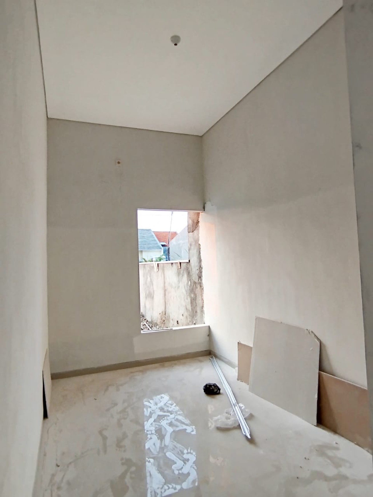 Rumah Modern Minimalis SHM Medayu Utara - Dekat UPN & MERR. Bisa KPR!