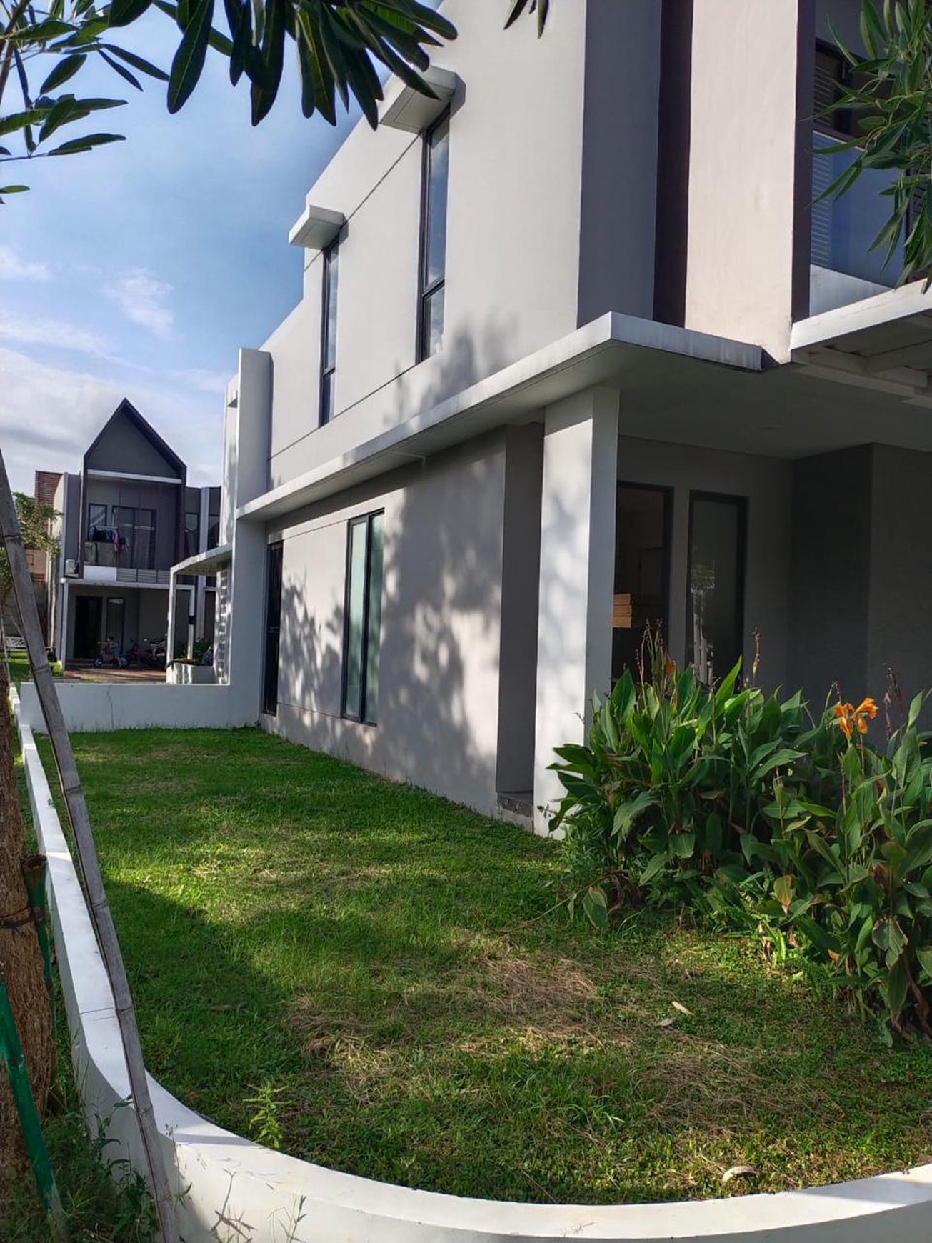 Rumah Bagus Di Melia Hyra Graha Raya Bintaro Jaya