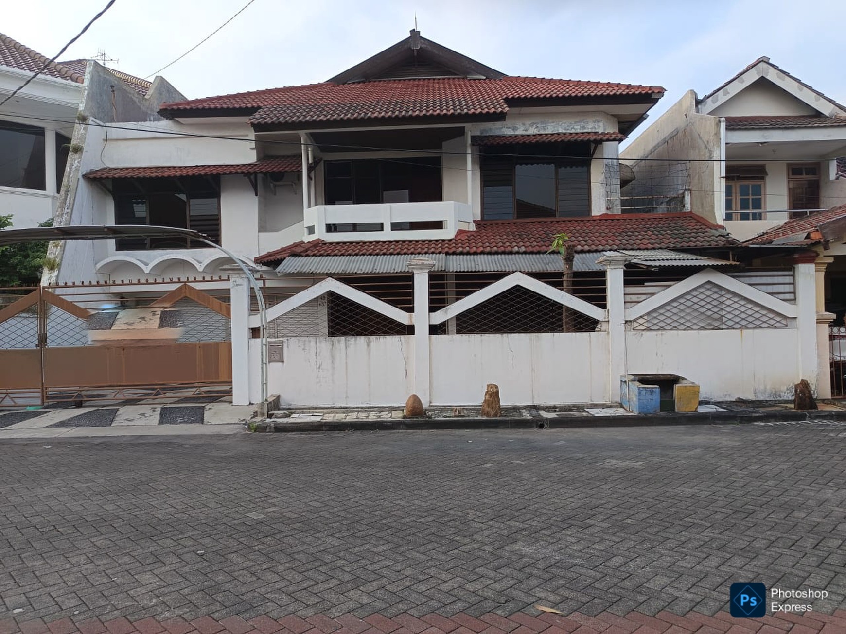 Dijual Rumah 2 lantai di Klampis Indah