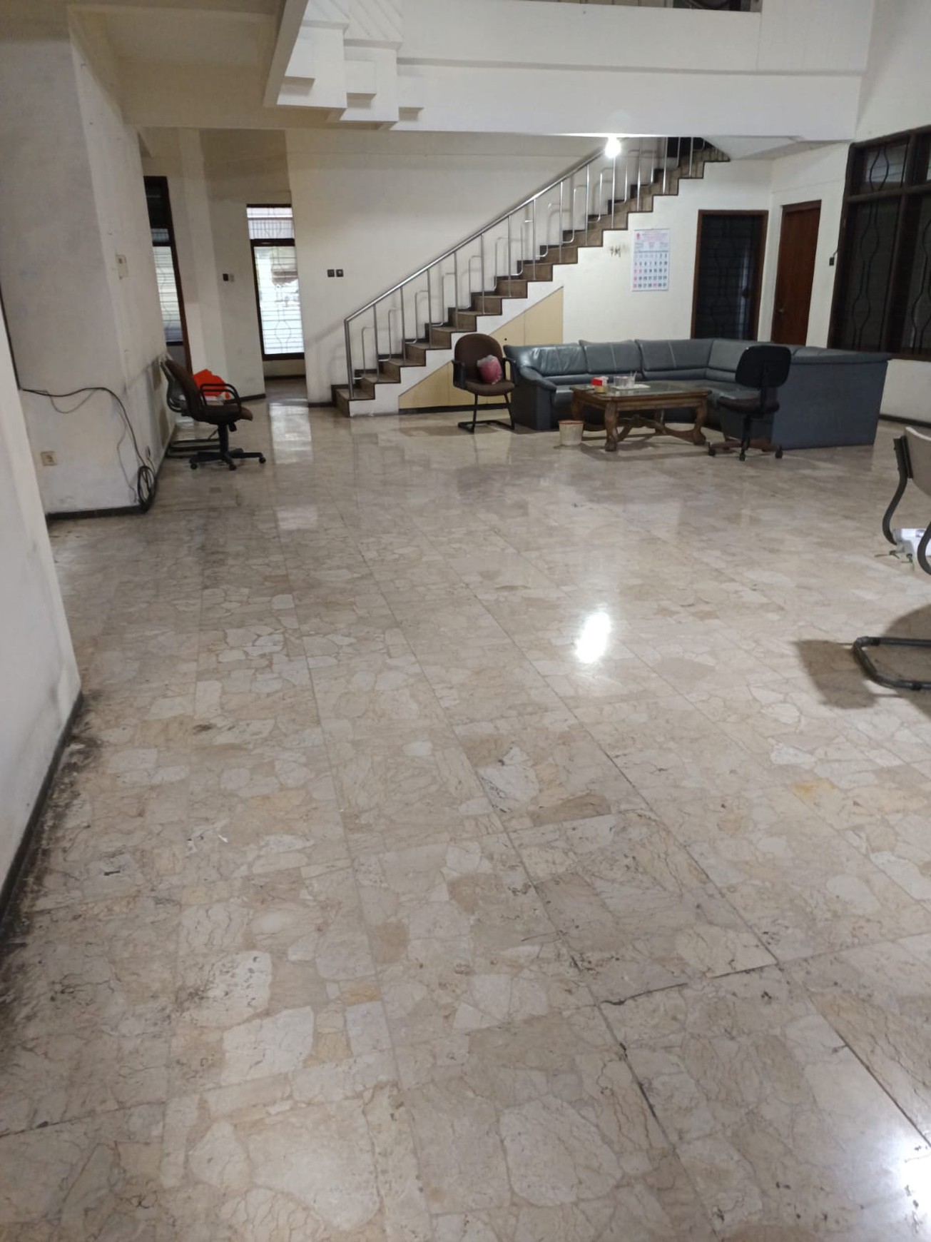 Dijual Rumah 2 lantai di Klampis Indah