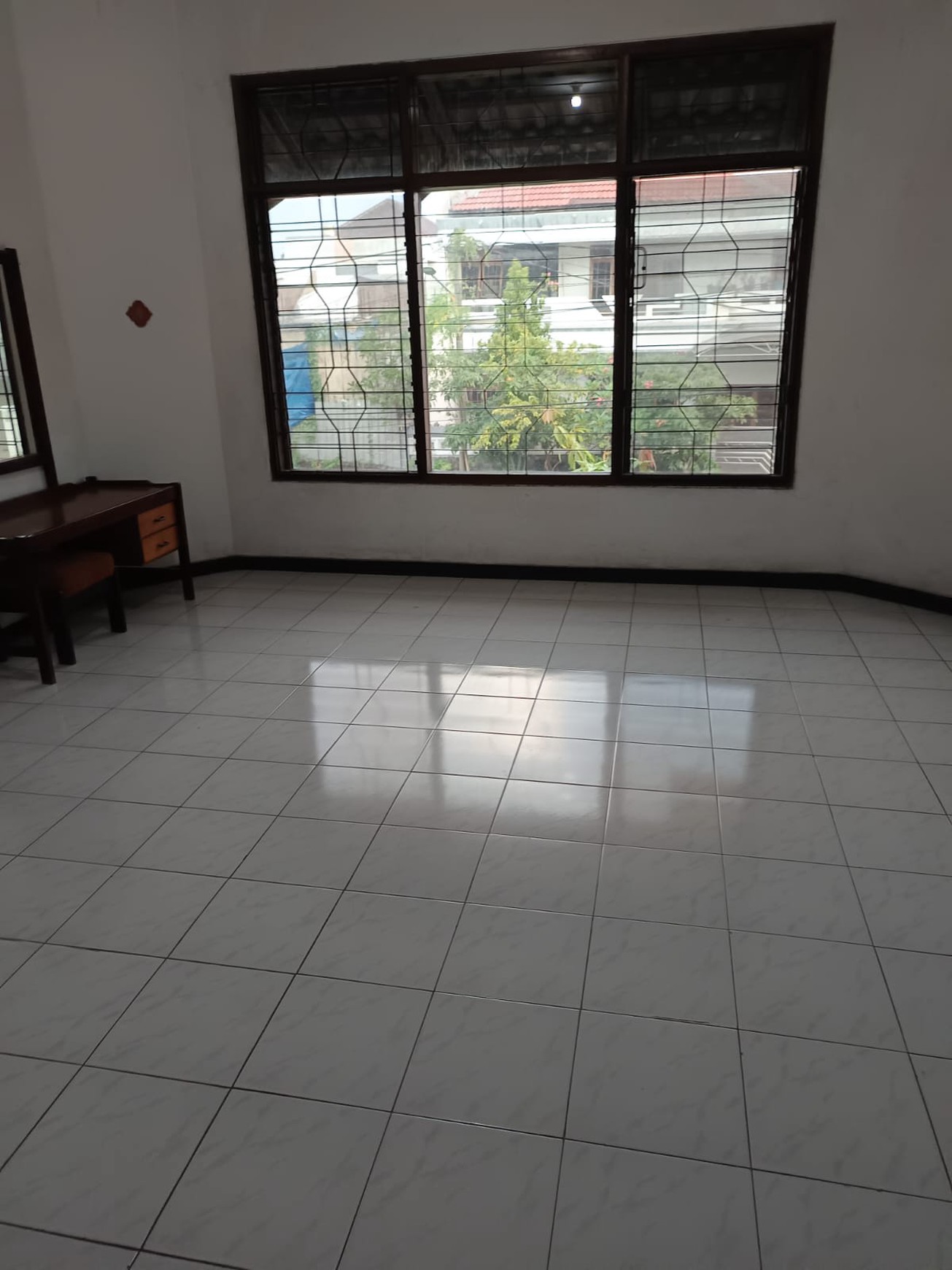 Dijual Rumah 2 lantai di Klampis Indah