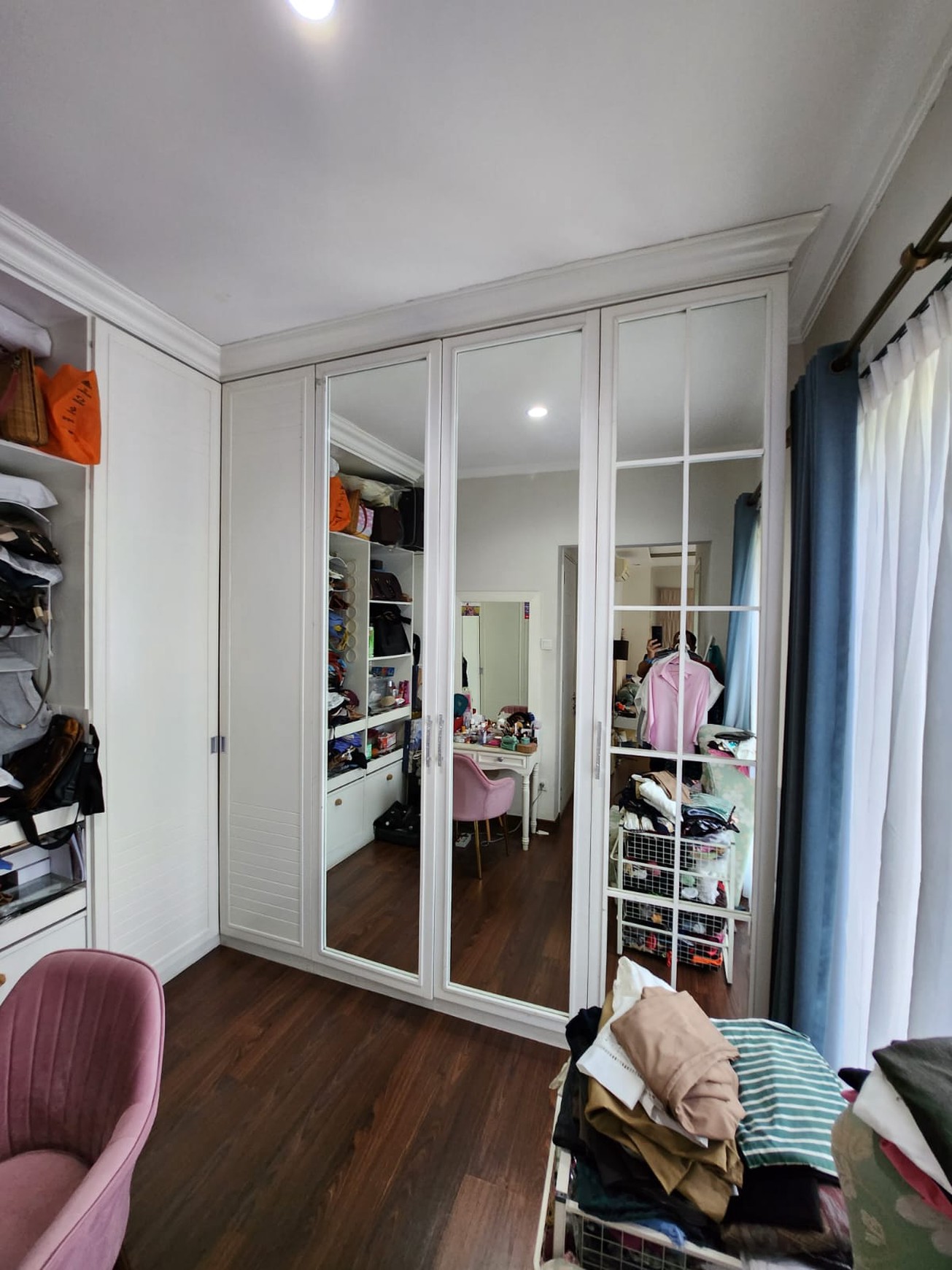 Rumah 2 lantai,listrik 13200 watt,jalan lebar di Bintaro Jaya 7.