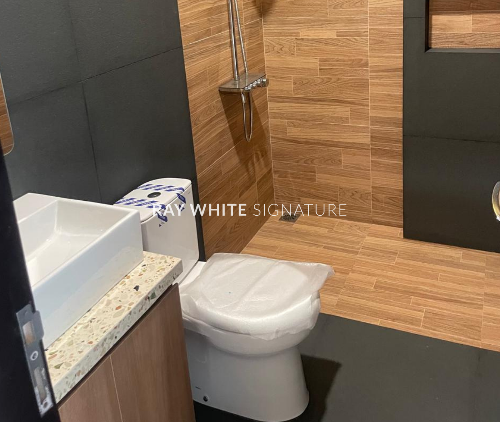 Di Jual Rumah Baru Luxury di Area Nyaman Jl Kejaksaan, Pondok Bambu